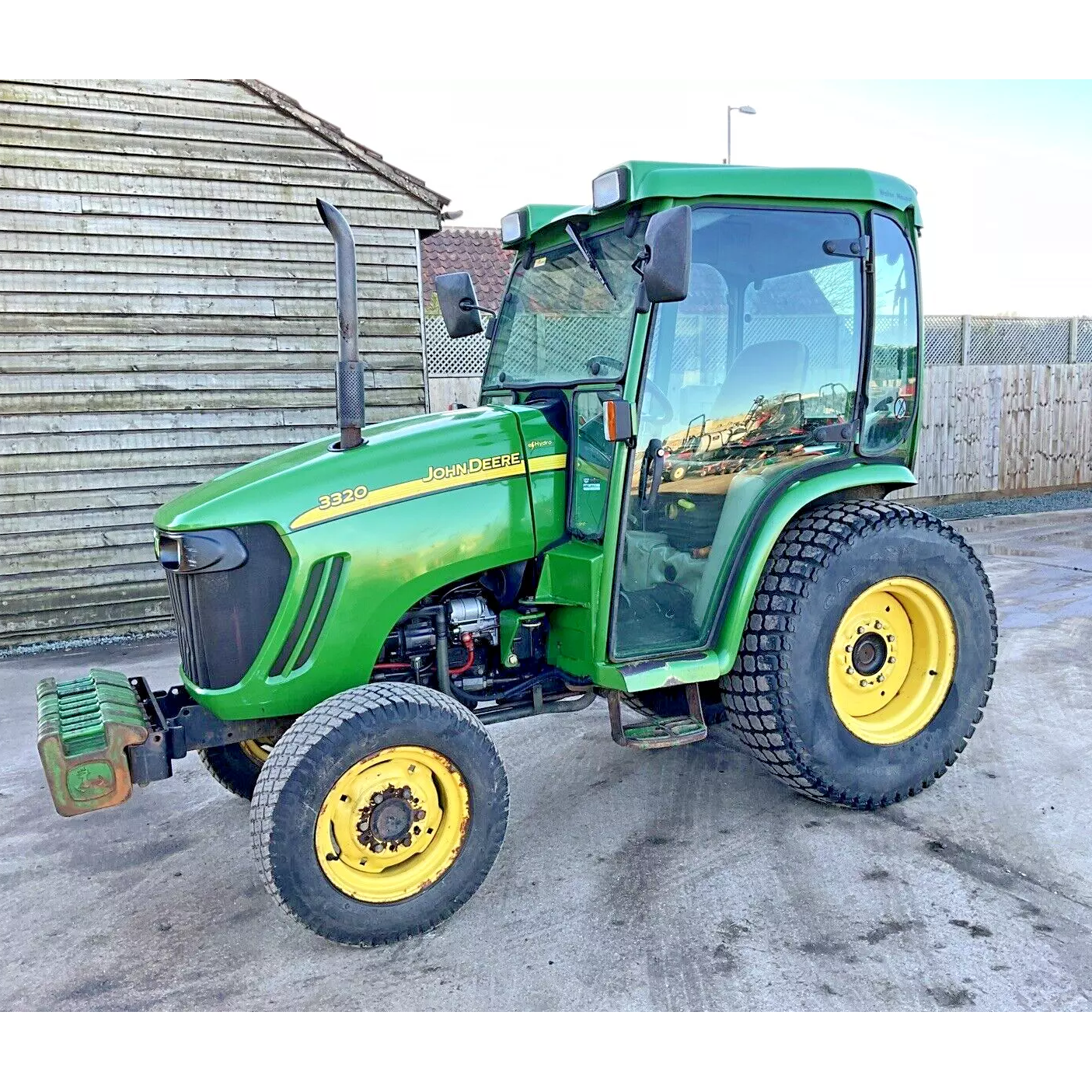 2005 JOHN DEERE 3320 44HP COMPACT DIESEL 4WD TRACTOR