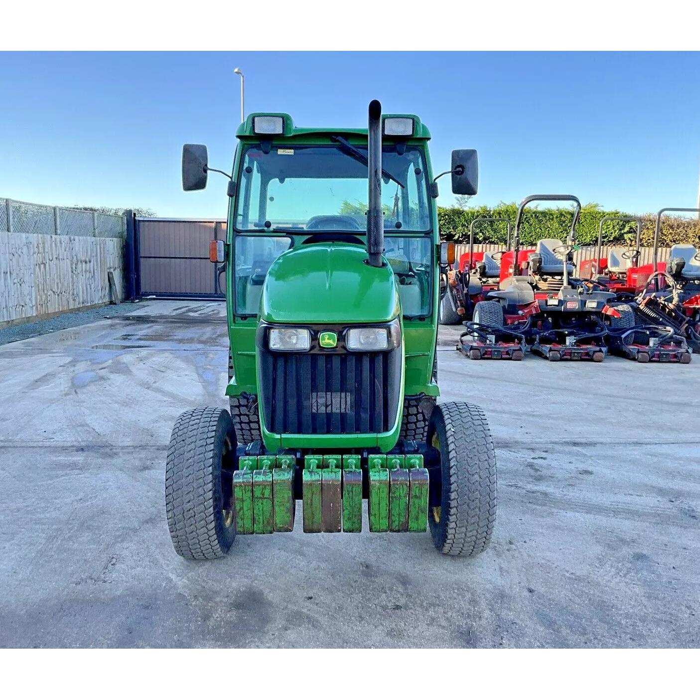 2005 JOHN DEERE 3320