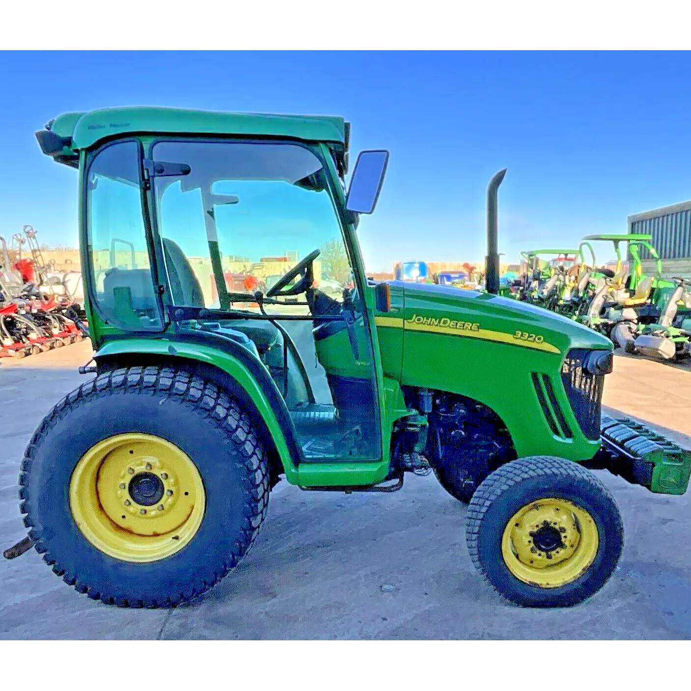 2005 JOHN DEERE 3320