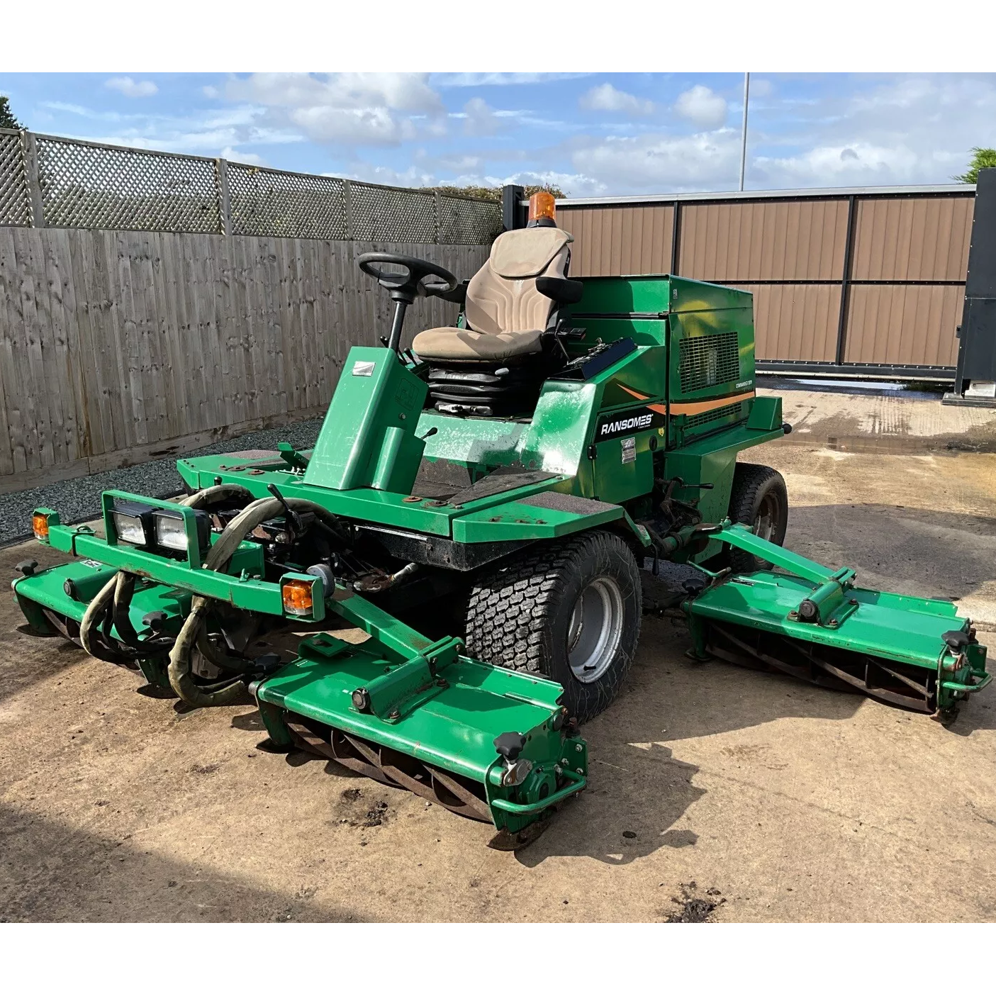 2007 RANSOMES COMMANDER 3250 5 GANG CYLINDER RIDE ON LAWN MOWER