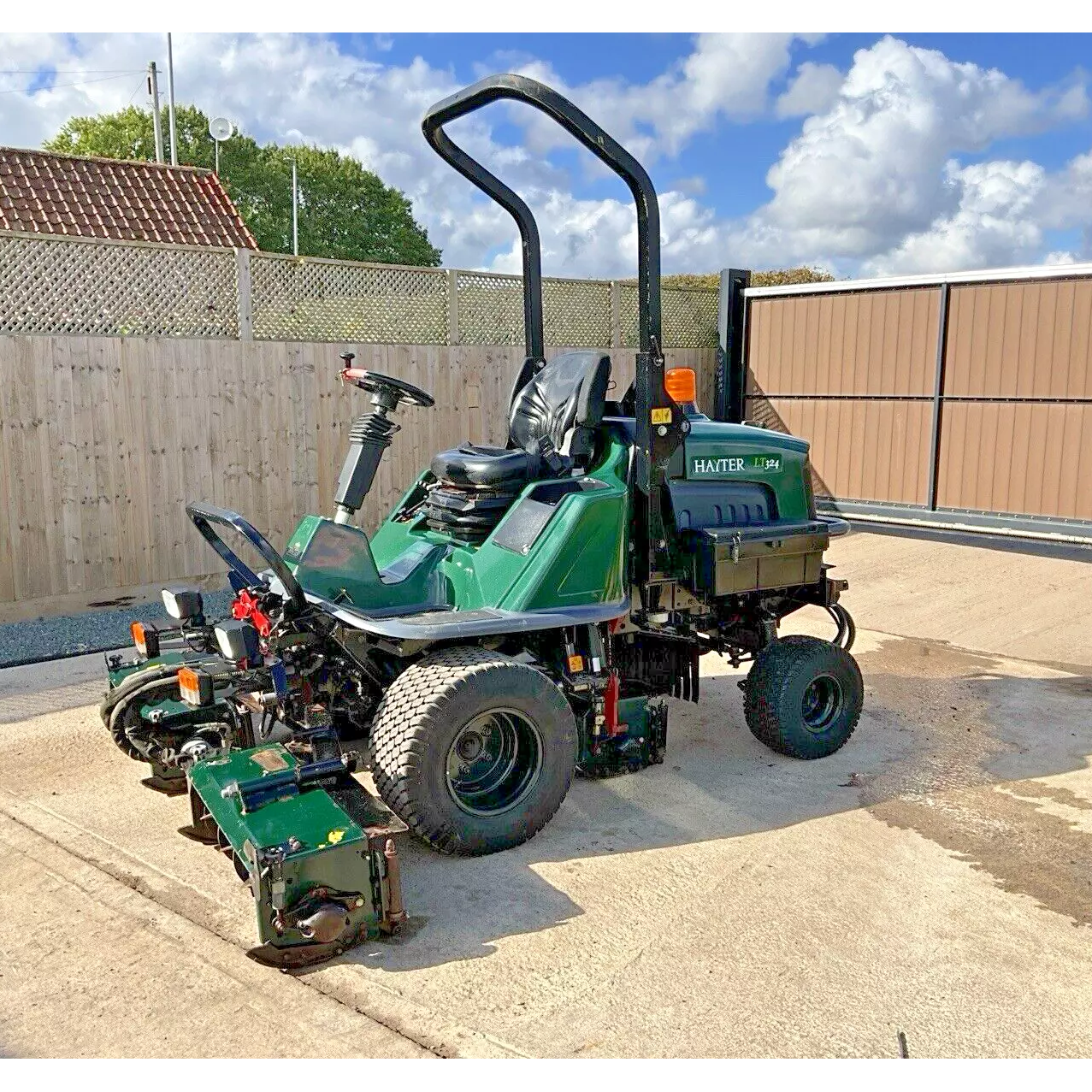 2008 HAYTER LT324 TRIPLE CYLINDER RIDE ON LAWN MOWER