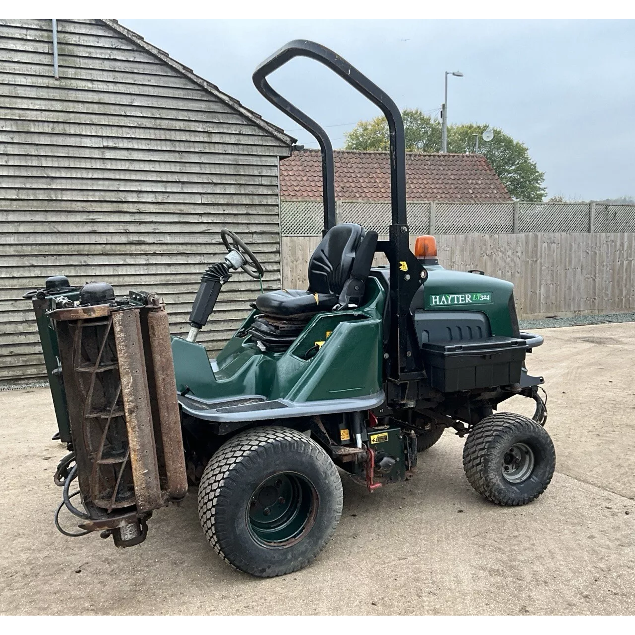 2008 HAYTER LT324 TRIPLE CYLINDER RIDE ON LAWN MOWER