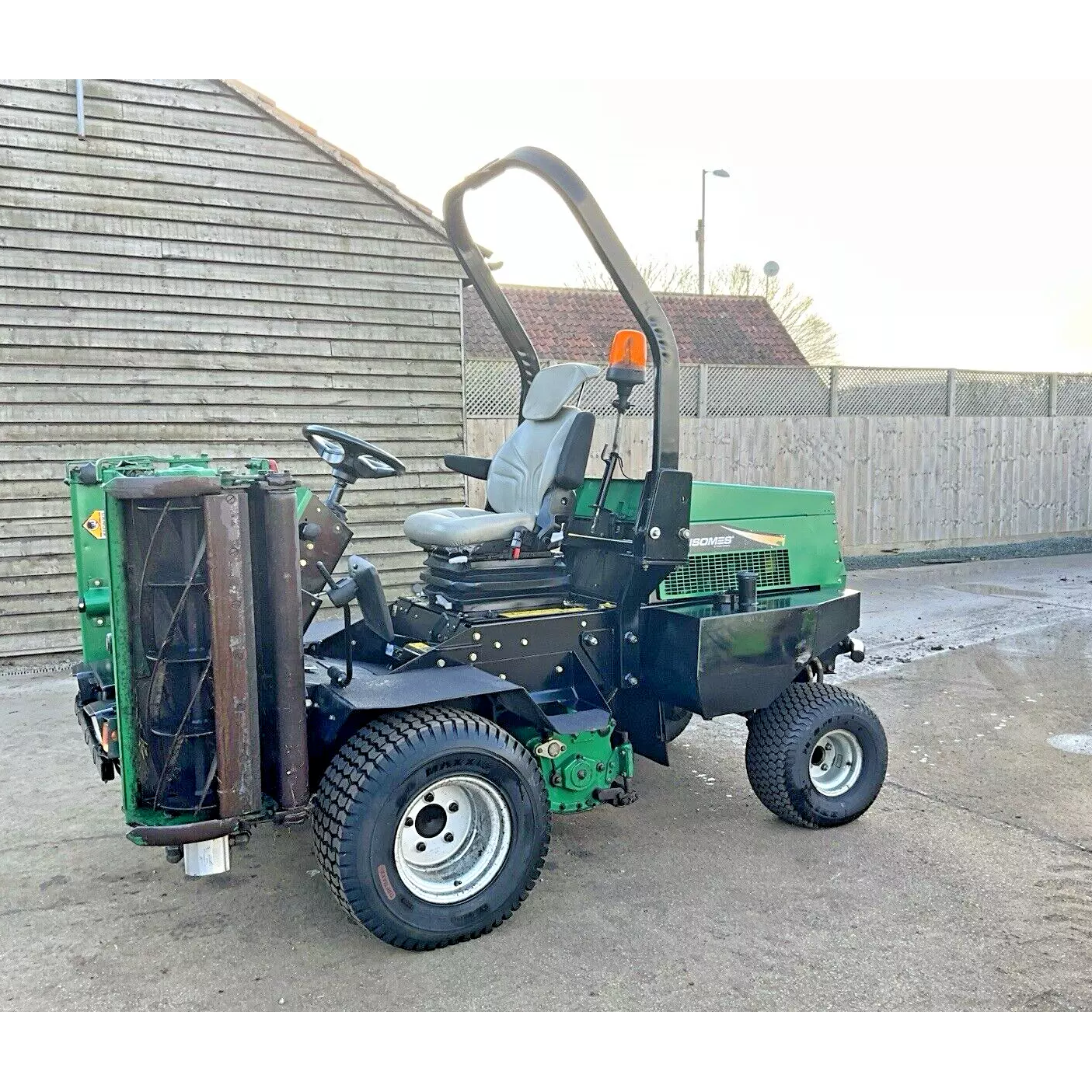 2008 RANSOMES PARKWAY 2250 TRIPLE CYLINDER RIDE ON LAWN MOWER