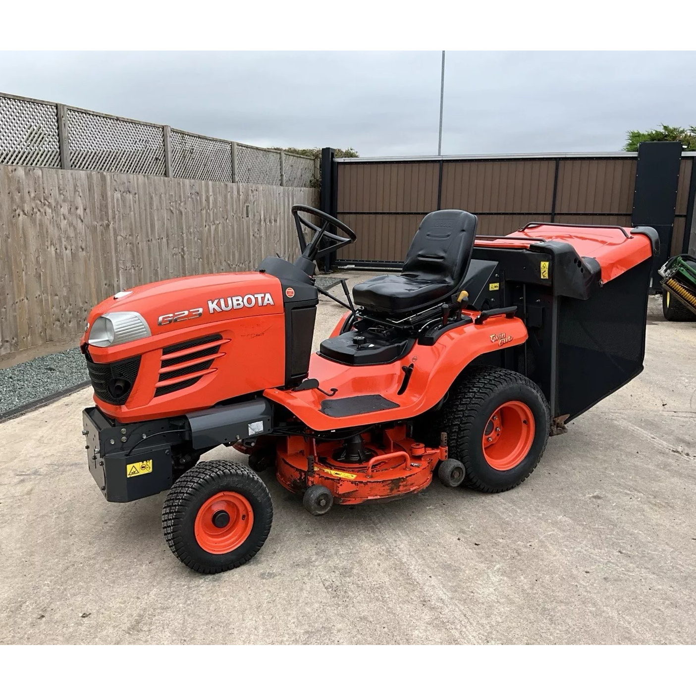 2009 KUBOTA G23 DIESEL RIDE ON LAWN MOWER