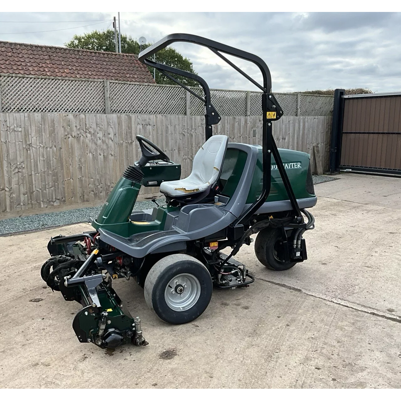 2010 HAYTER MT313 TRIPLE CYLINDER RIDE ON LAWN MOWER