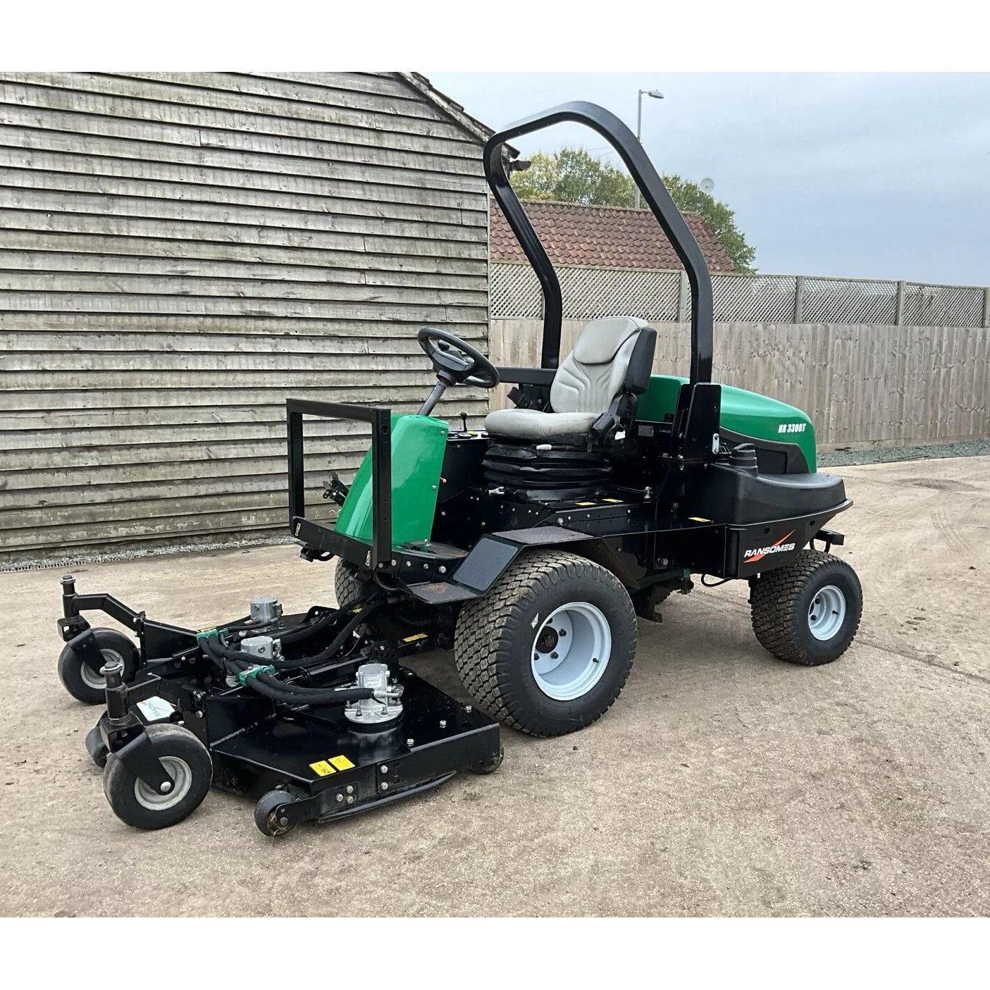 2010 RANSOMES HR3300T OUTFRONT ROTARY DIESEL RIDE ON LAWN MOWER