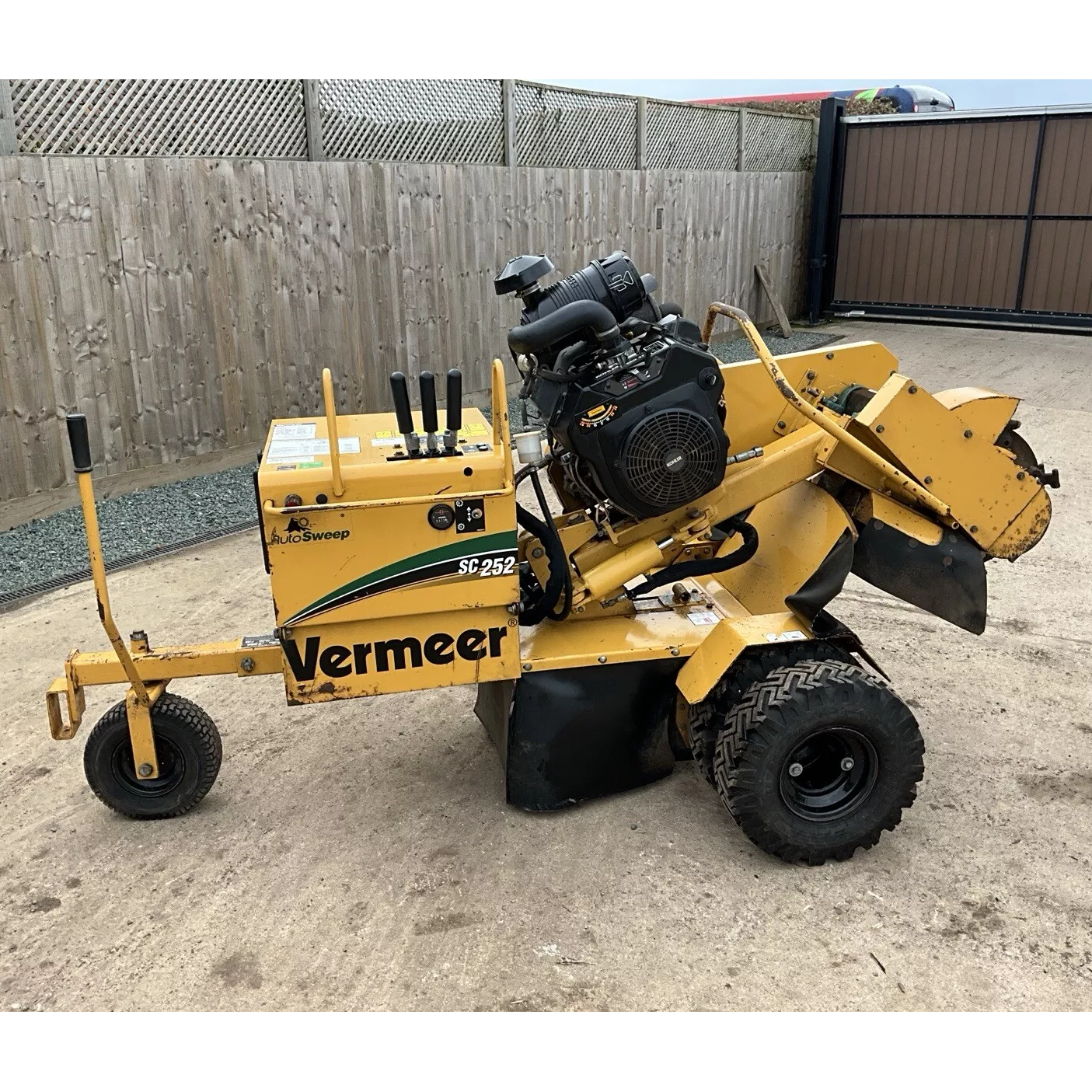 2010 VERMEER SC252 PETROL SELF PROPELLED STUMP GRINDER