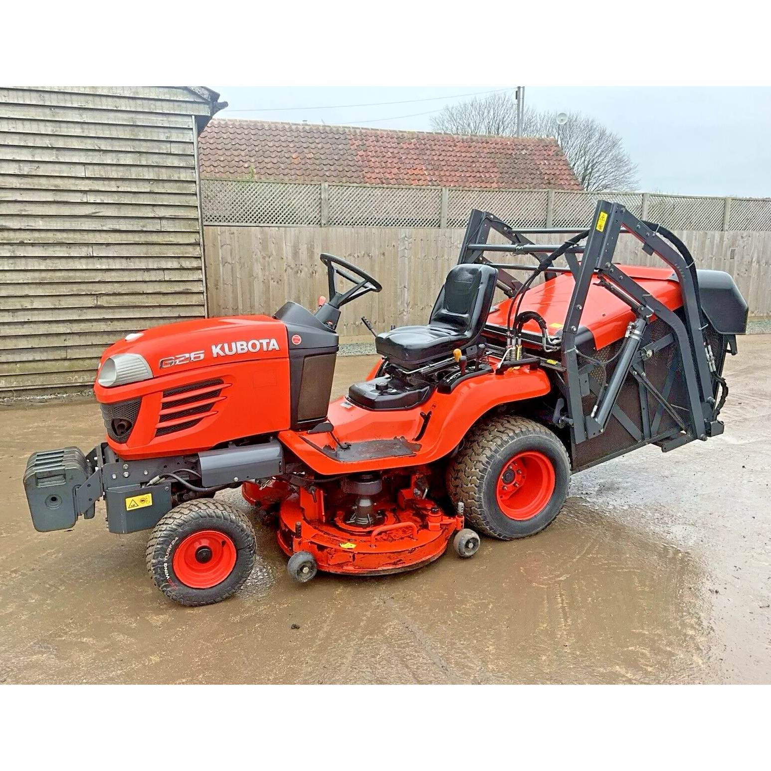 2011 KUBOTA G26 DIESEL HIGH TIP RIDE ON LAWN MOWER