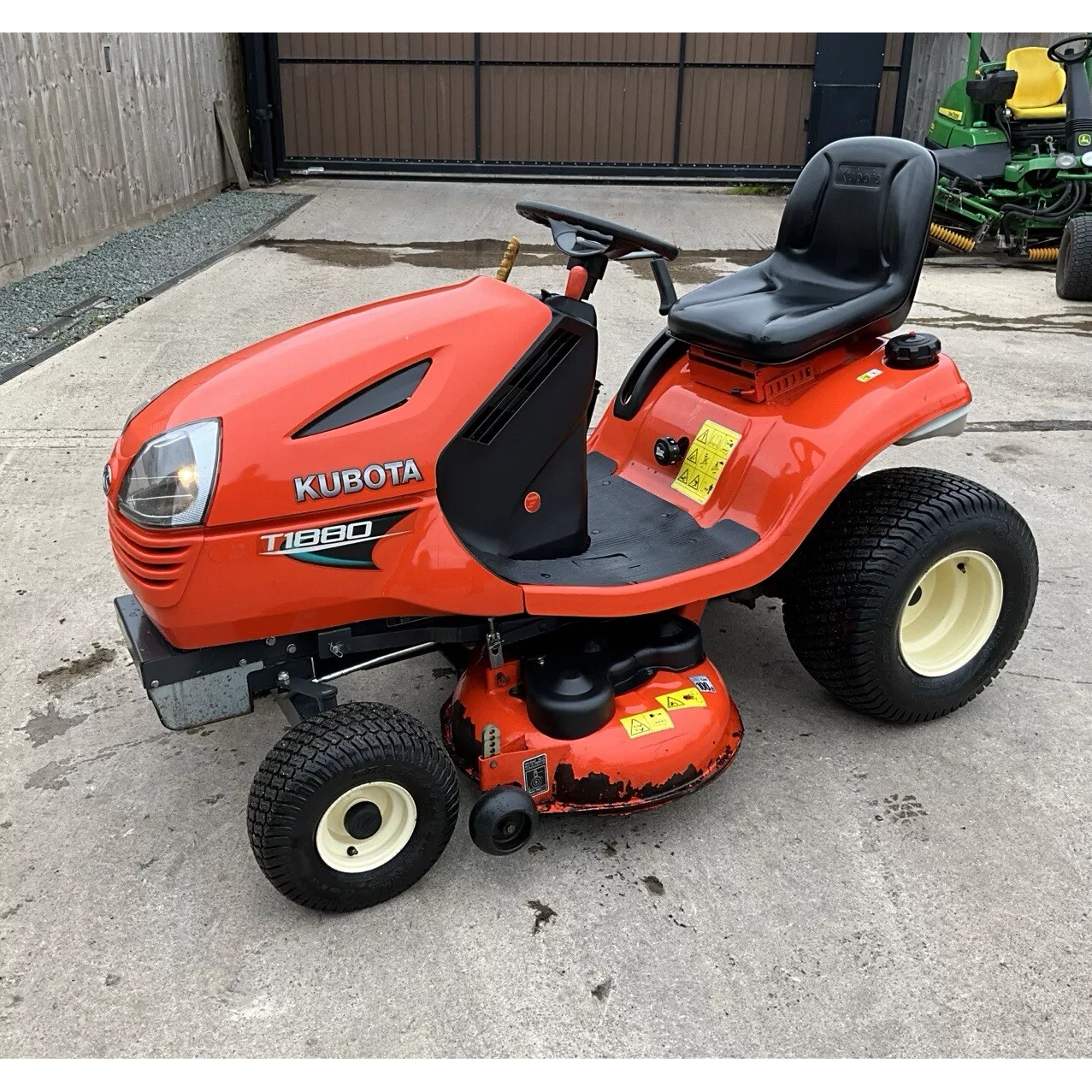 2011 KUBOTA T1880 PETROL MULCHING RIDE ON LAWN MOWER