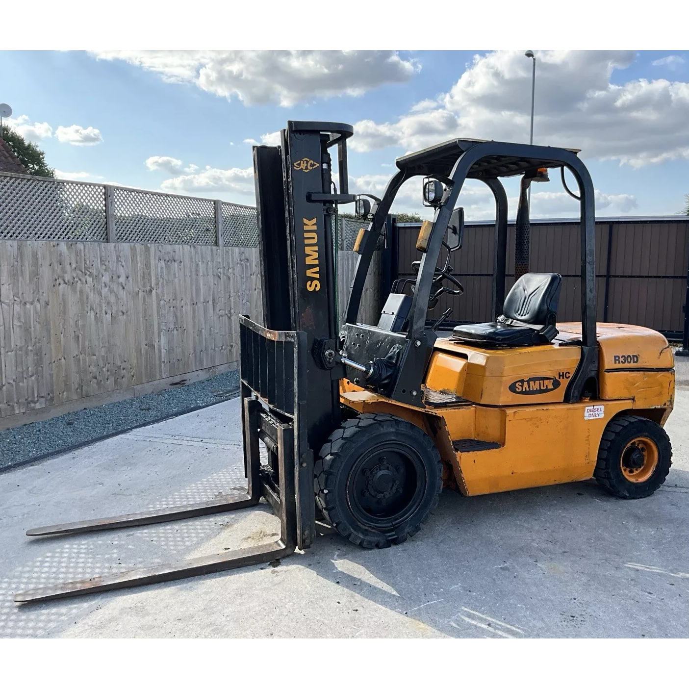 2011 SAMUK R30D DIESEL 3 TON COUNTER BALANCE FORKLIFT TRUCK 