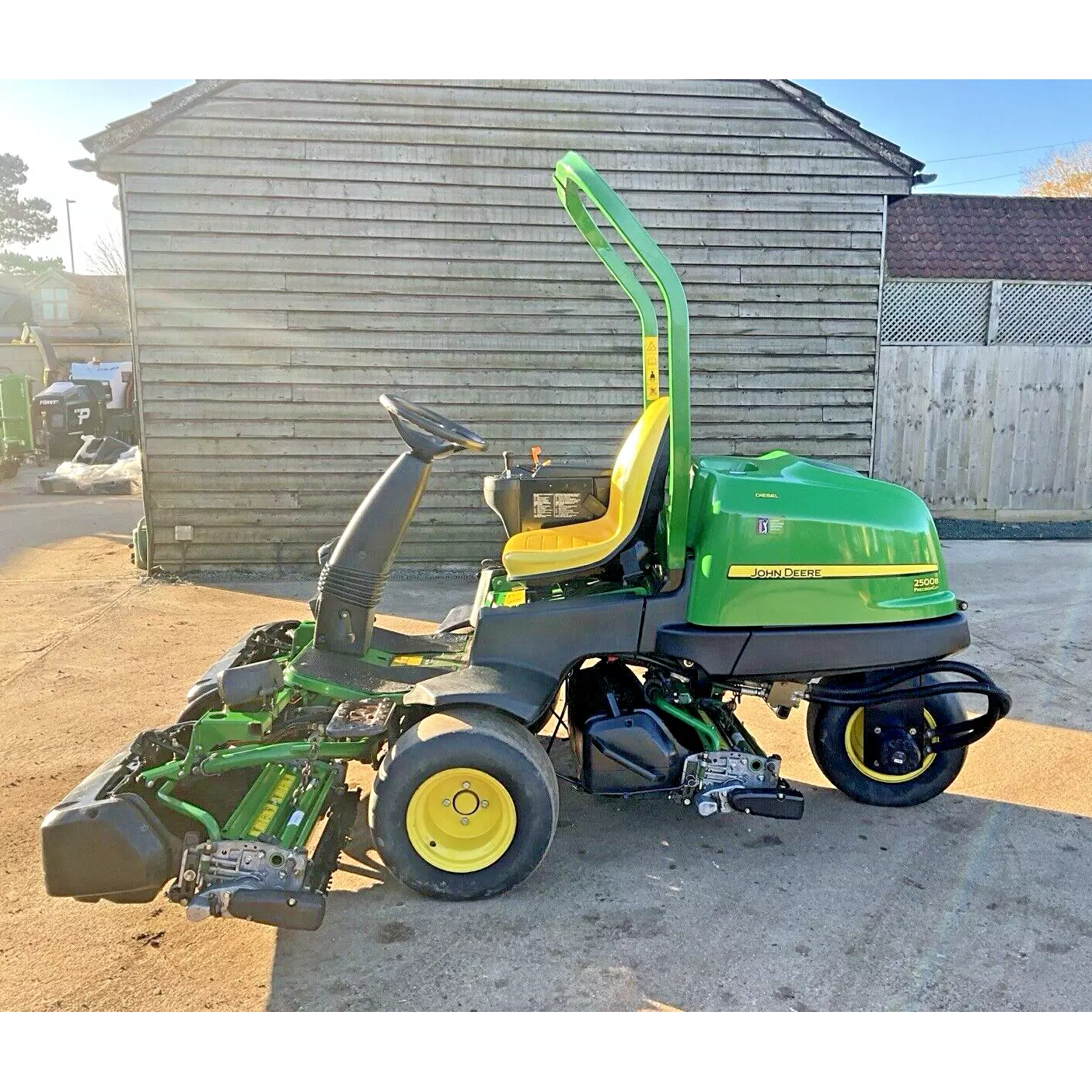 2013 JOHN DEERE 2500B