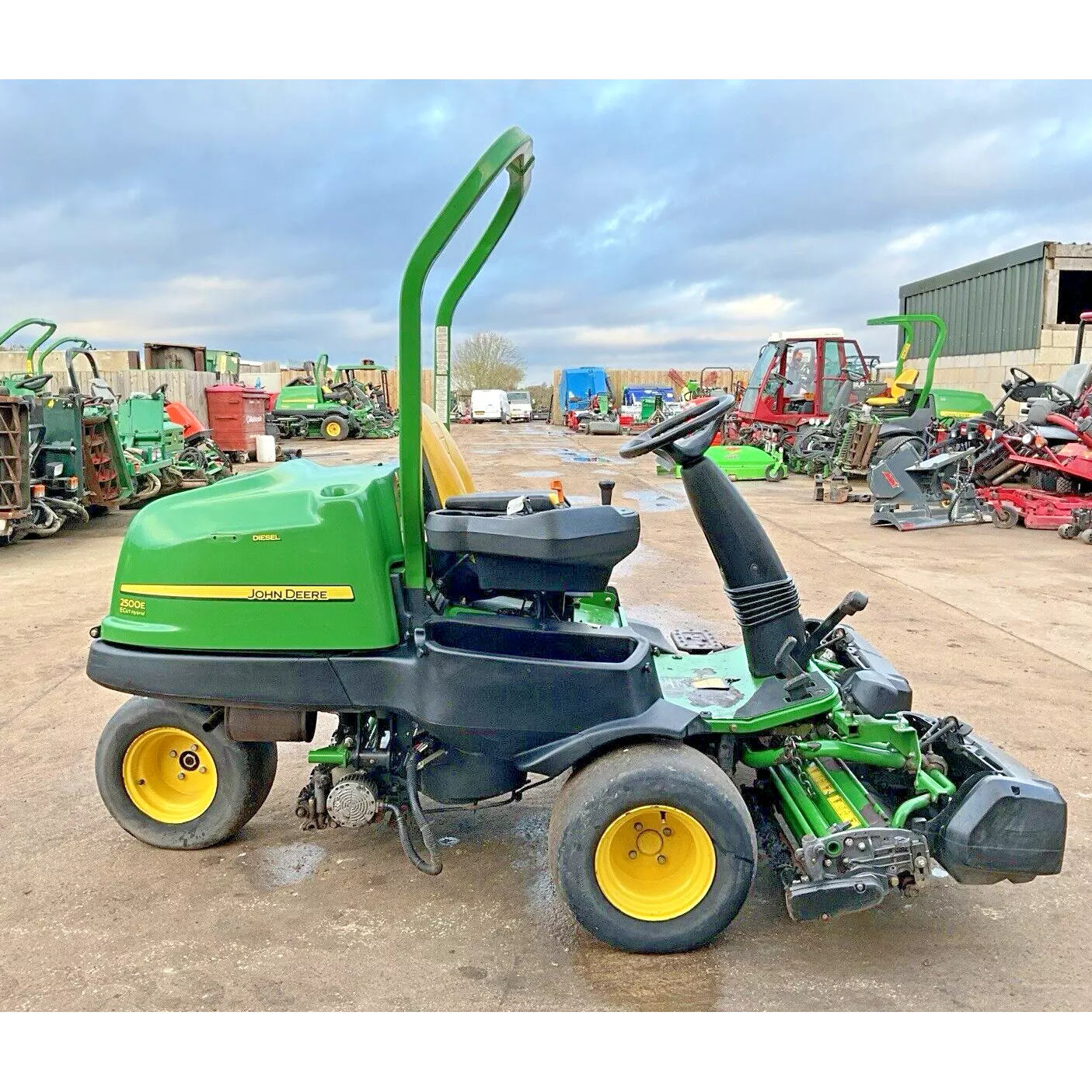 2013 JOHN DEERE 2500E