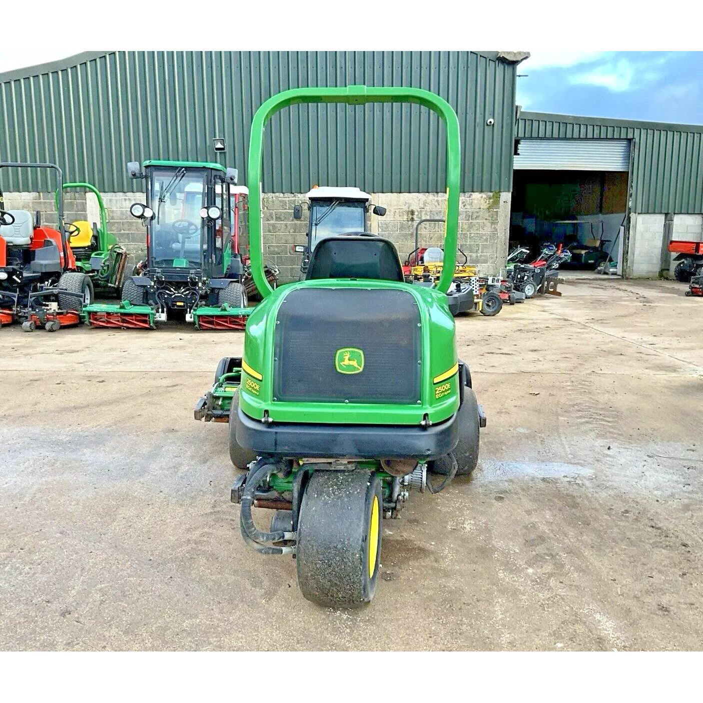 2013 JOHN DEERE 2500E