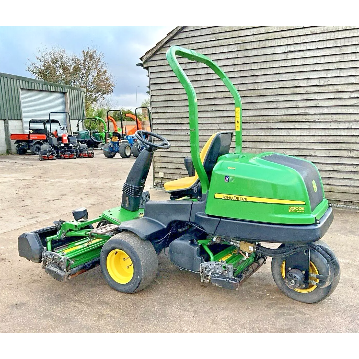 2013 JOHN DEERE 2500E