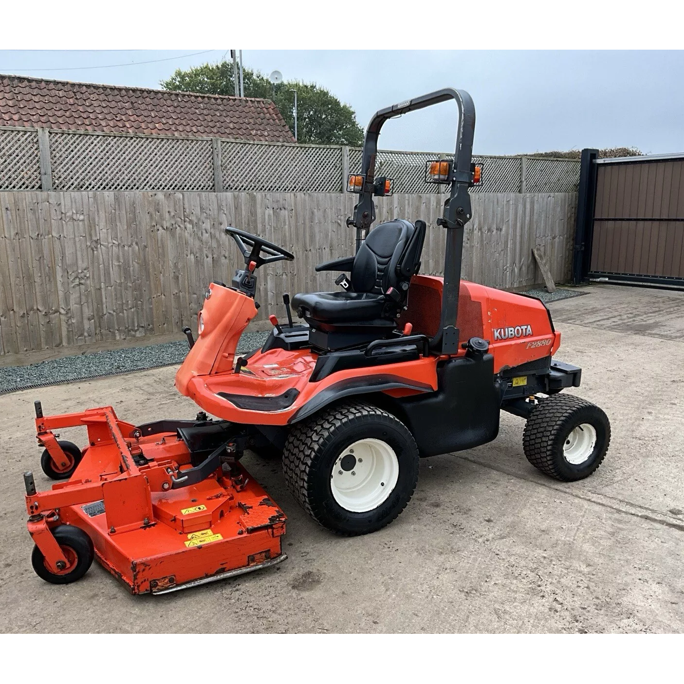 2013 KUBOTA F2880 OUTFRONT DIESEL RIDE ON LAWN MOWER