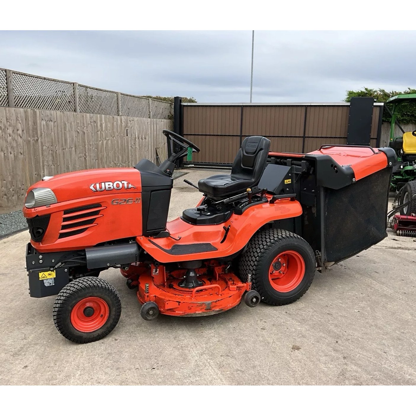 2013 KUBOTA G26 -11 DIESEL RIDE ON LAWN MOWER