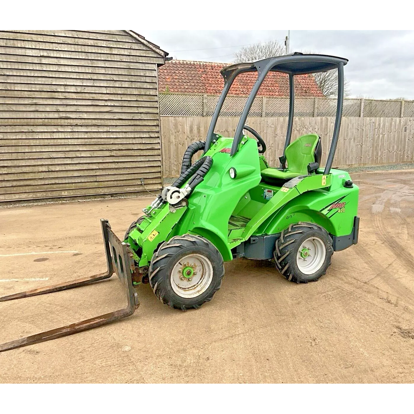 2014 AVANT 420 DIESEL ARTICULATED WHEEL LOADER MULTI ONE WITH FORKS & BUCKET