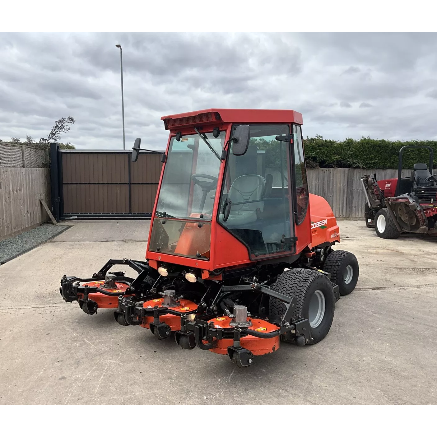 2014 JACOBSEN AR522 5 GANG POD MULCHING WIDE AREA MOWER