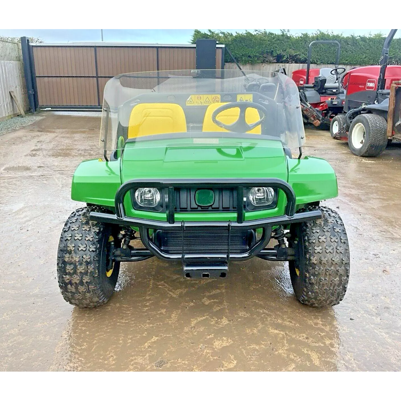 2014 JOHN DEERE 6x4 TH GATOR