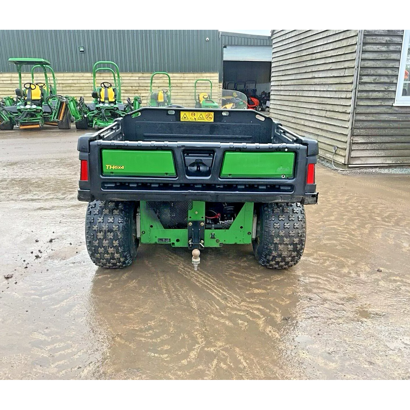 2014 JOHN DEERE 6x4 TH GATOR