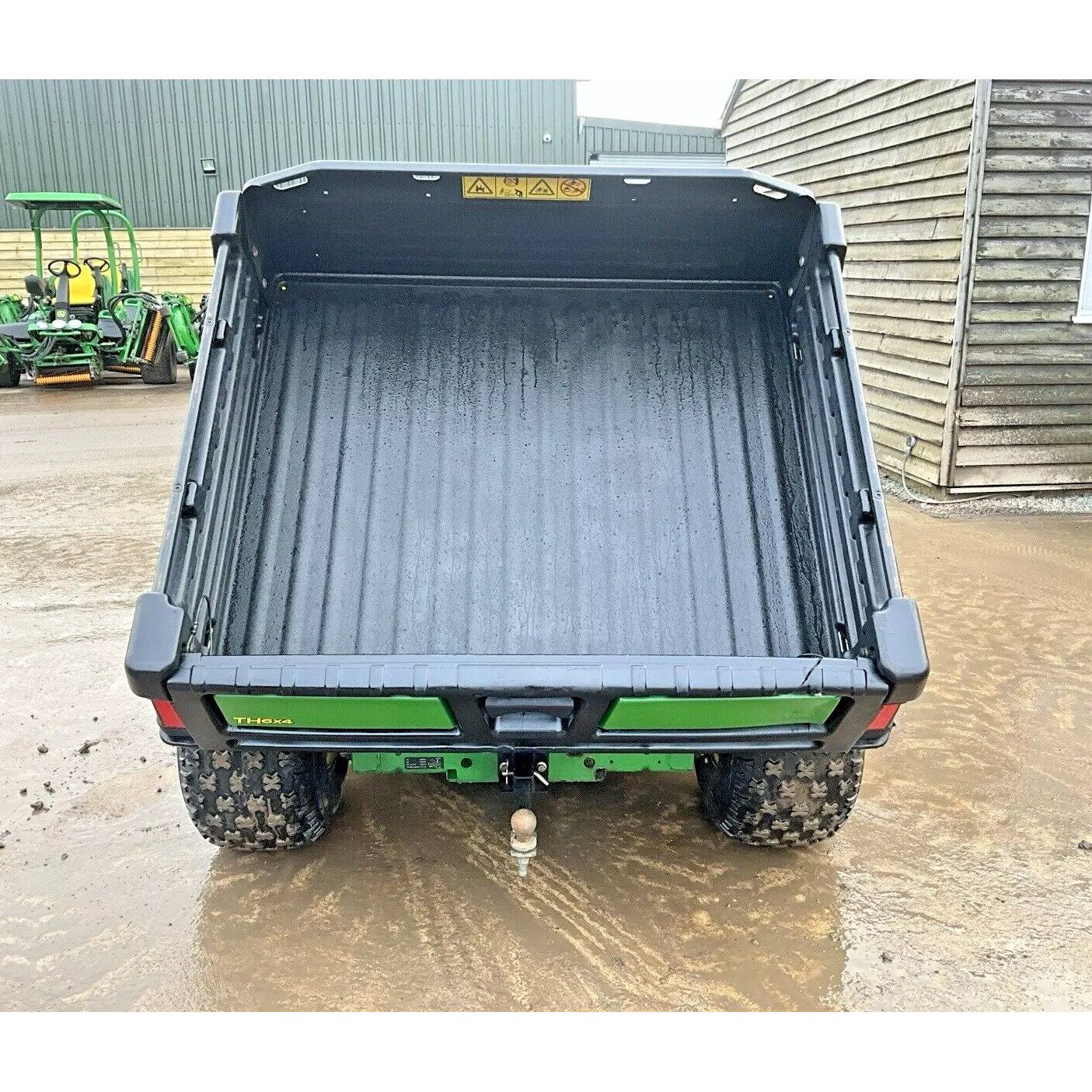 2014 JOHN DEERE 6x4 TH GATOR