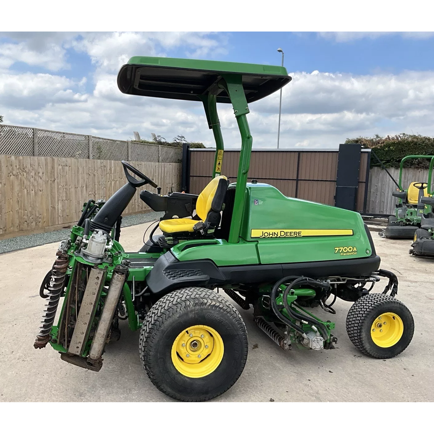 2014 JOHN DEERE 7700A 5 GANG FAIRWAY RIDE ON LAWN MOWER