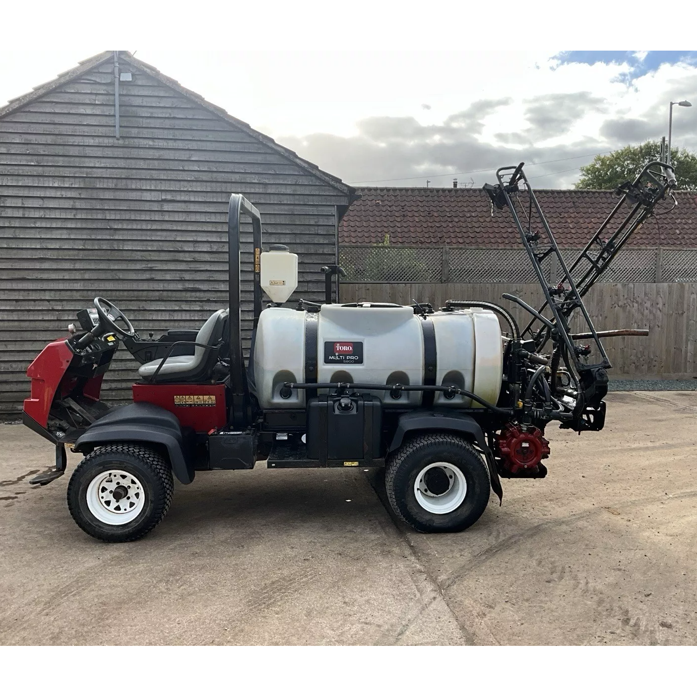 2014 TORO MULTI PRO 5800