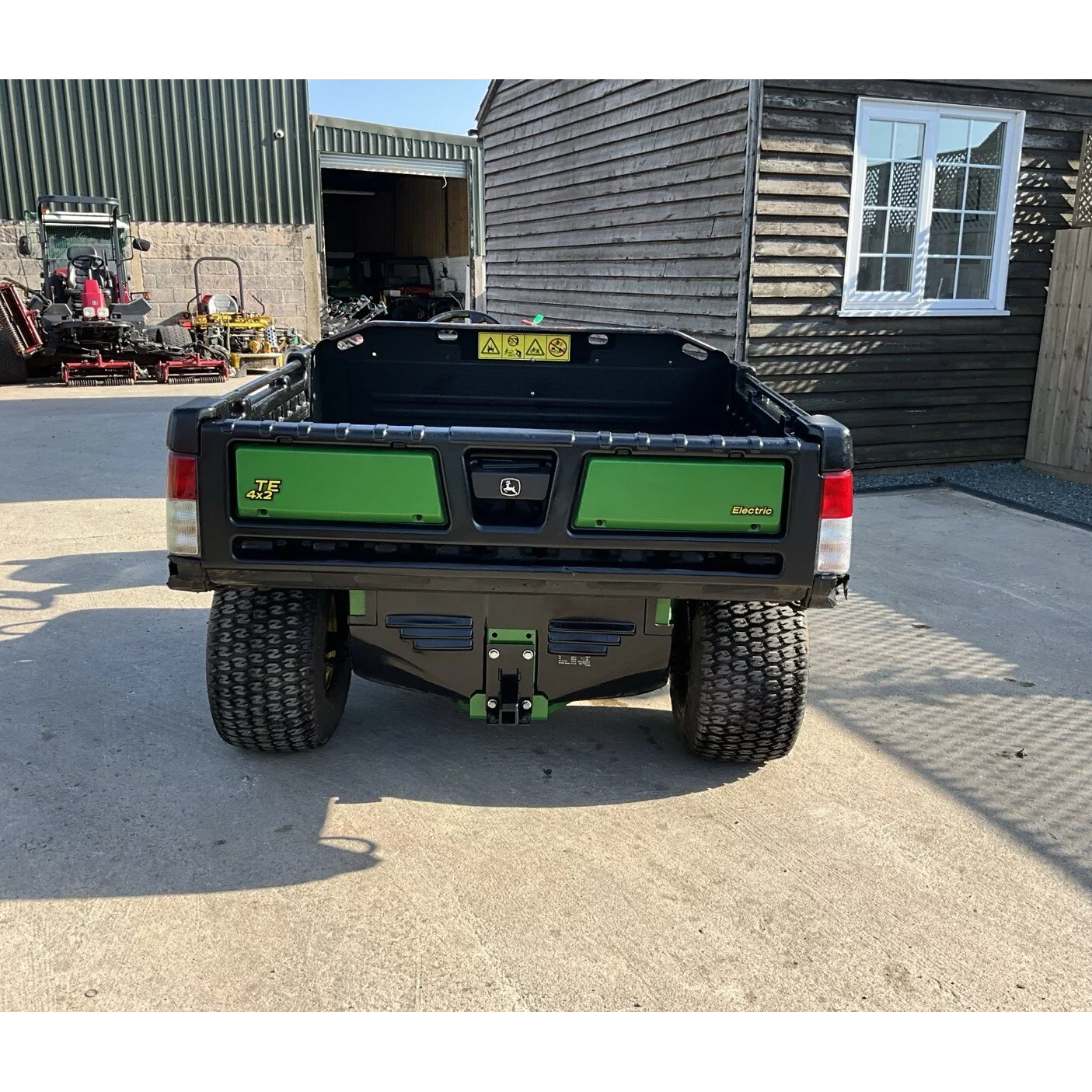 2015 JOHN DEERE 4X2 E GATOR