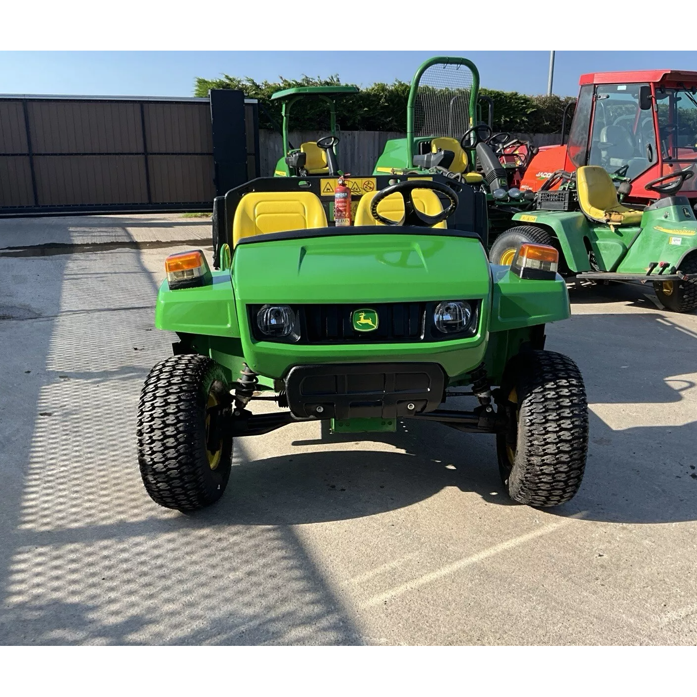 2015 JOHN DEERE 4X2 E GATOR