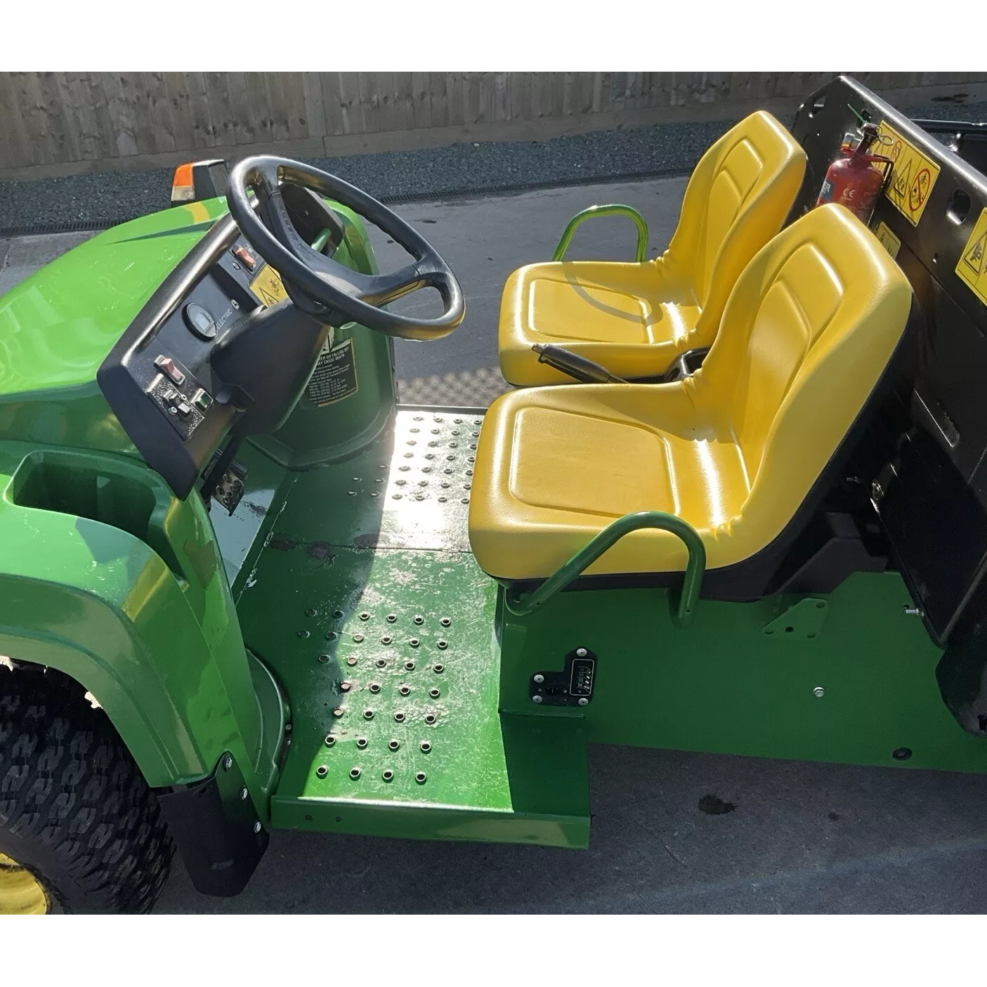 2015 JOHN DEERE 4X2 E GATOR