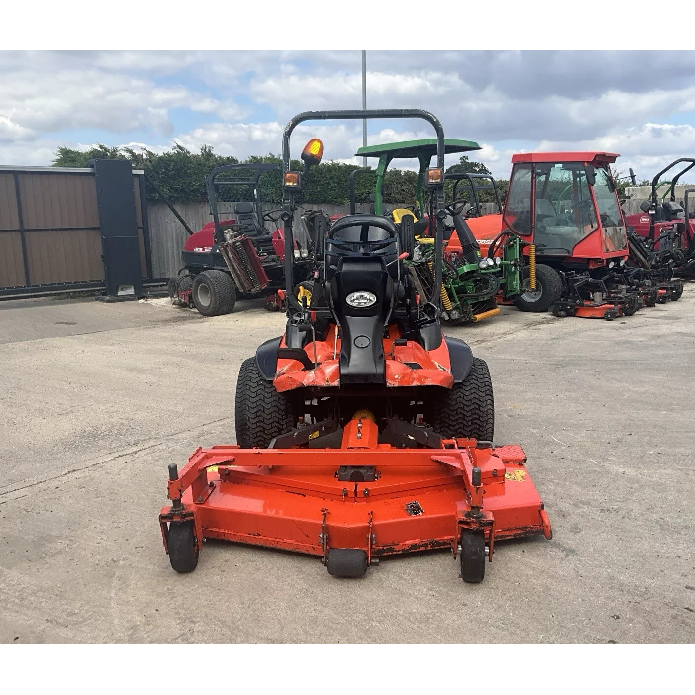 2016 66 PLATE KUBOTA F3890-MUA OUTFRONT DIESEL RIDE ON LAWN MOWER