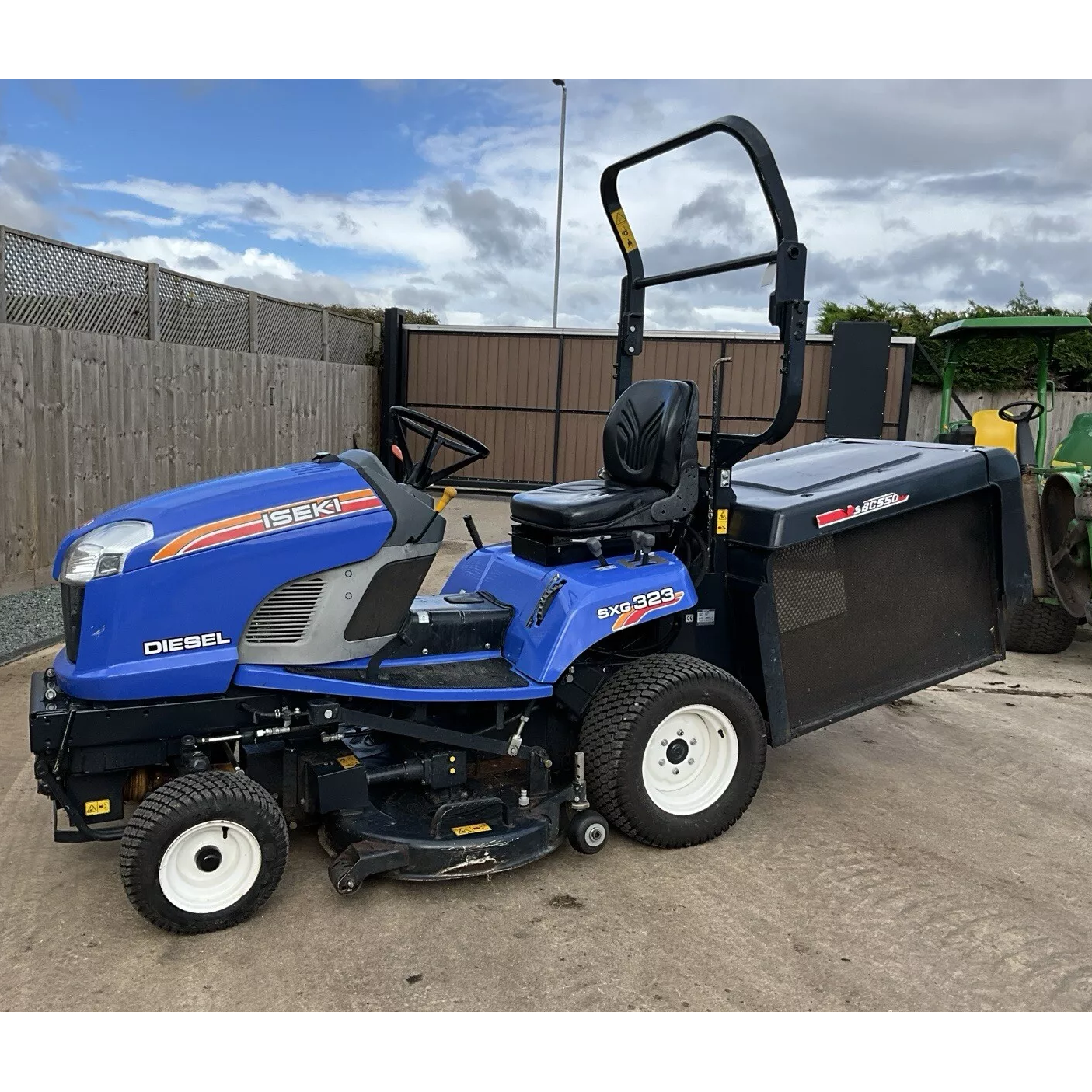 2016 ISEKI SXG323 DIESEL RIDE ON LAWN MOWER