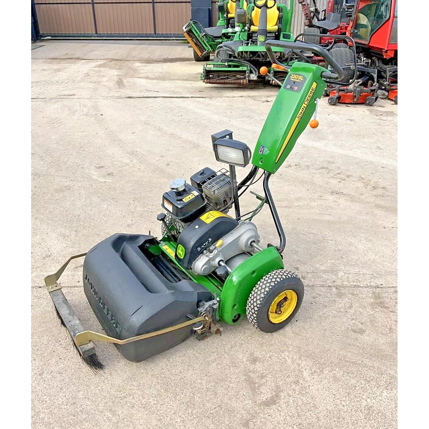 2016 JOHN DEERE 220SL PEDESTRIAN GREENS BOWLING GREEN PETROL CYLINDER MOWER