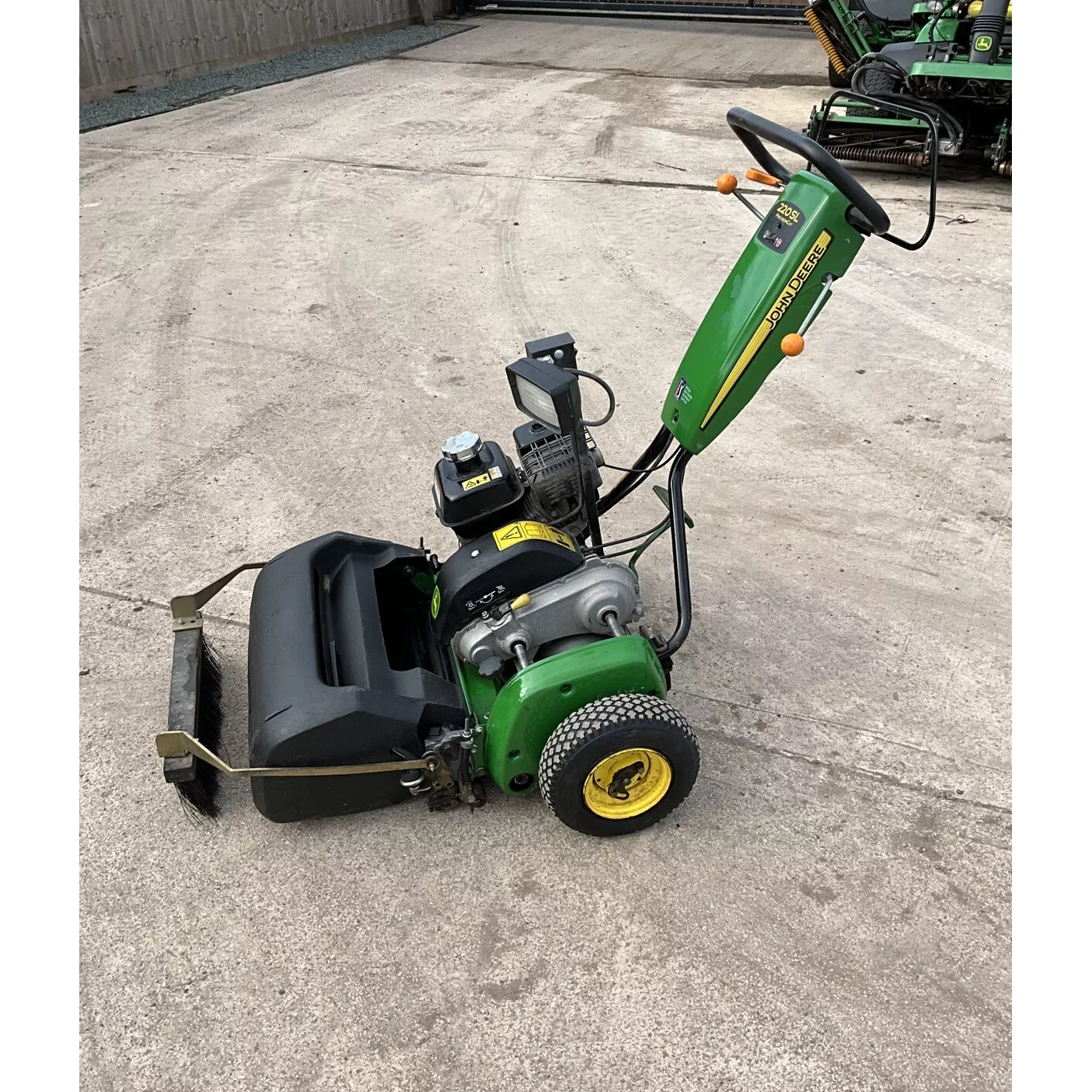 2016 JOHN DEERE 220SL