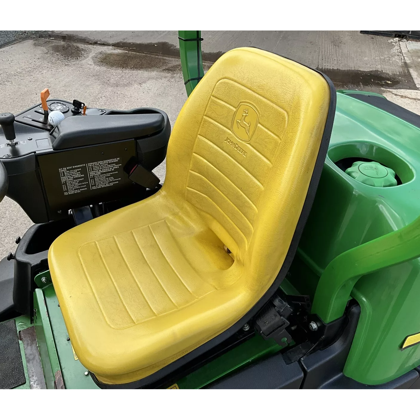 2016 JOHN DEERE 2500E