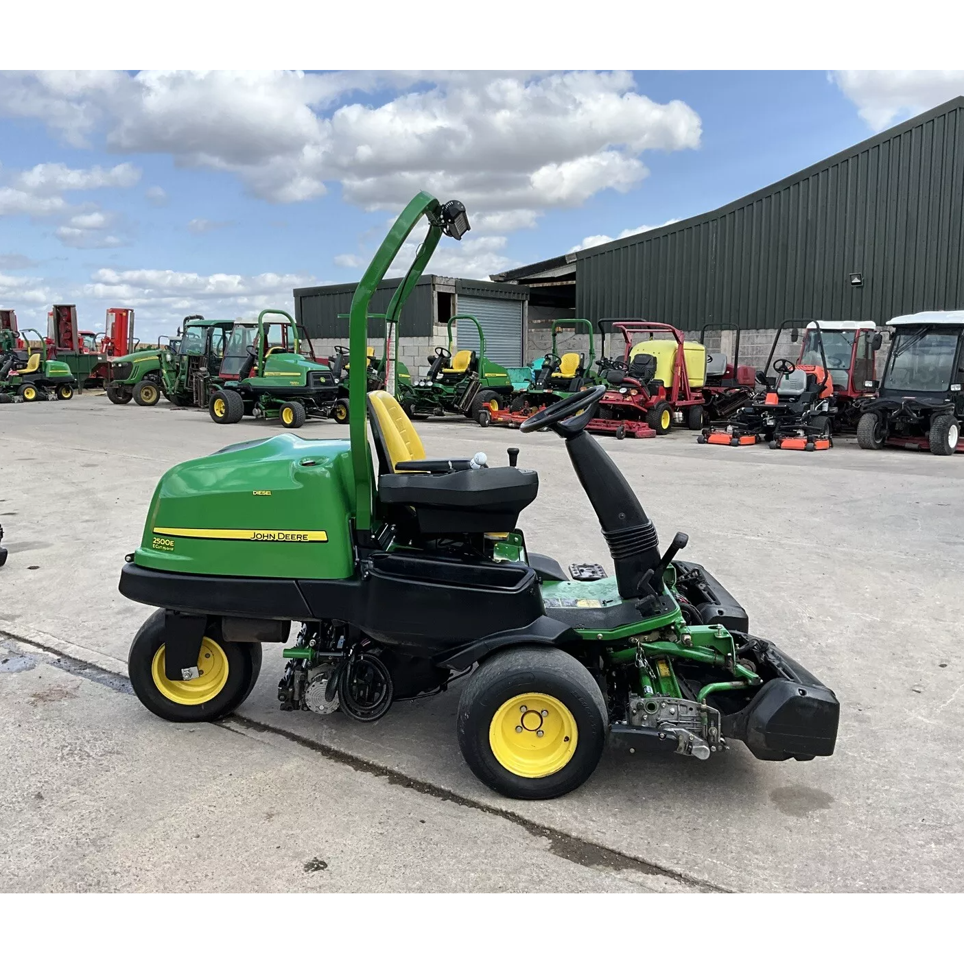 2016 JOHN DEERE 2500E