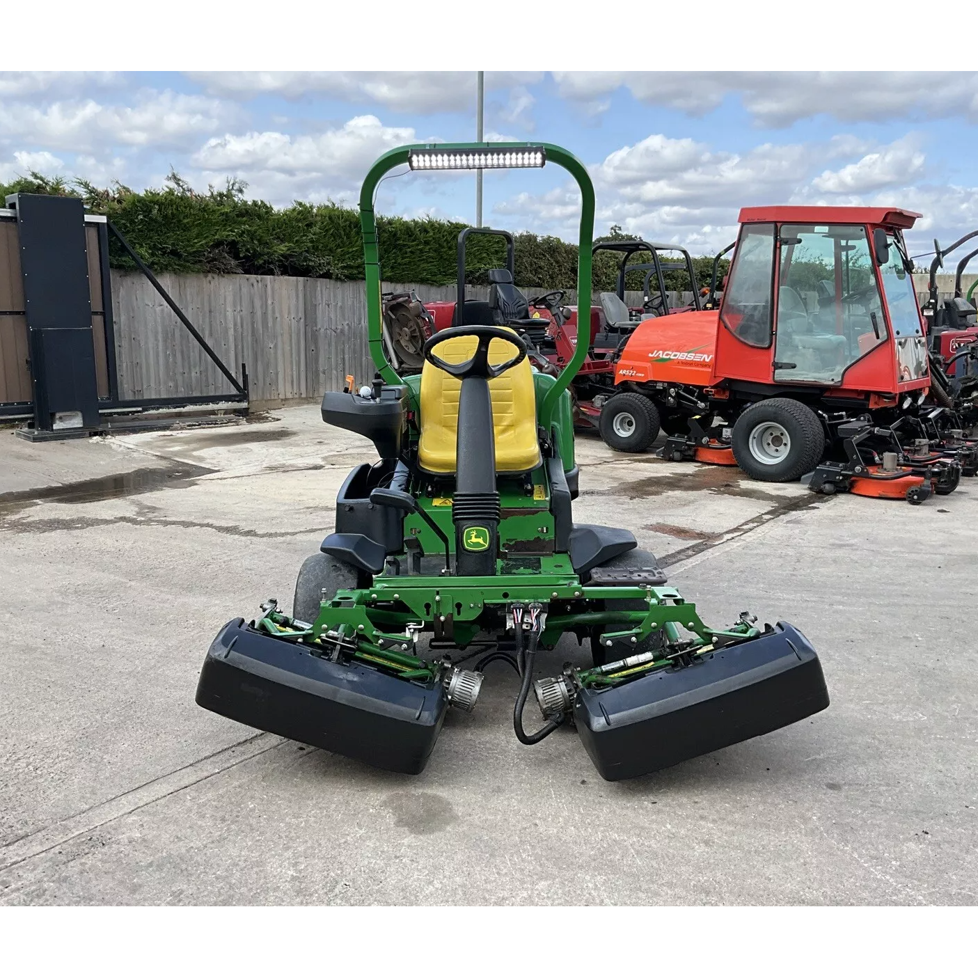 2016 JOHN DEERE 2500E