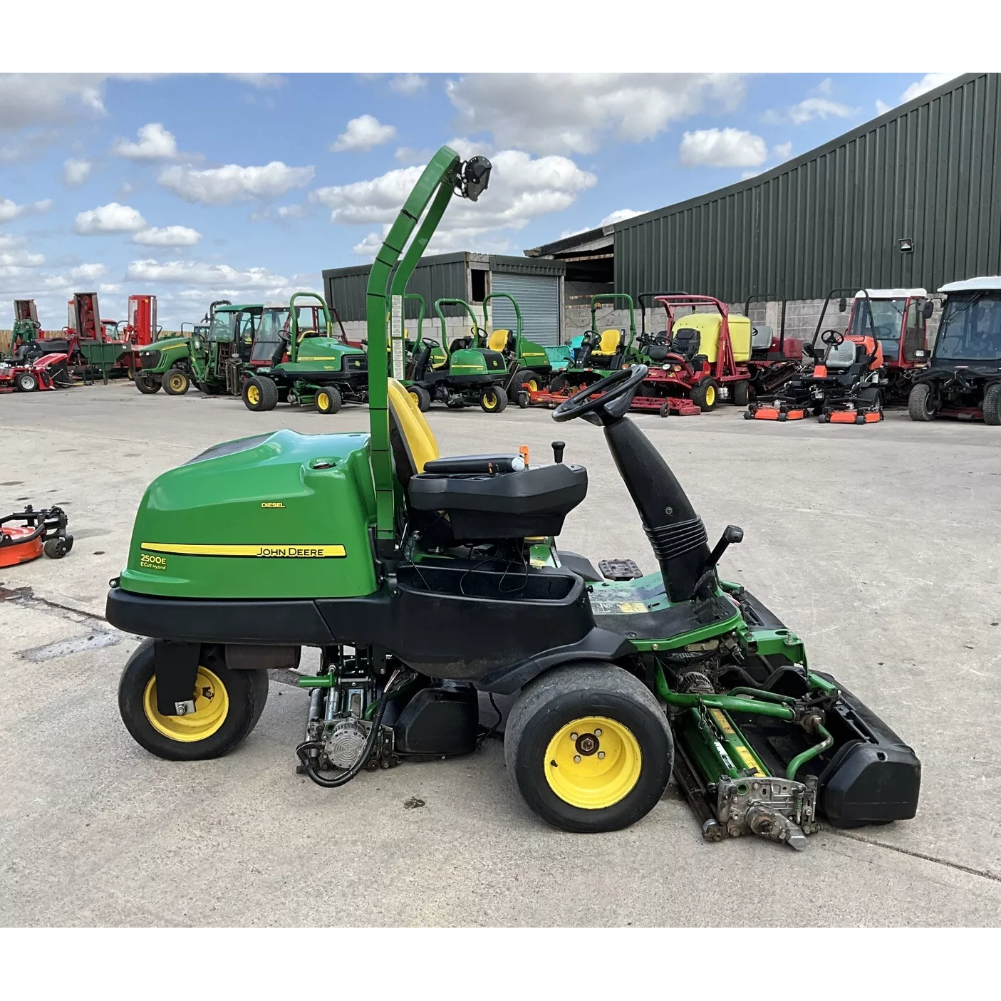 2016 JOHN DEERE 2500E