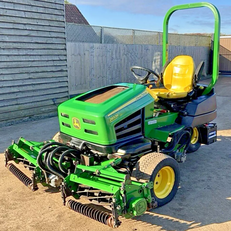 2016 JOHN DEERE 2653B TRIPLE CYLINDER RIDE ON LAWN MOWER