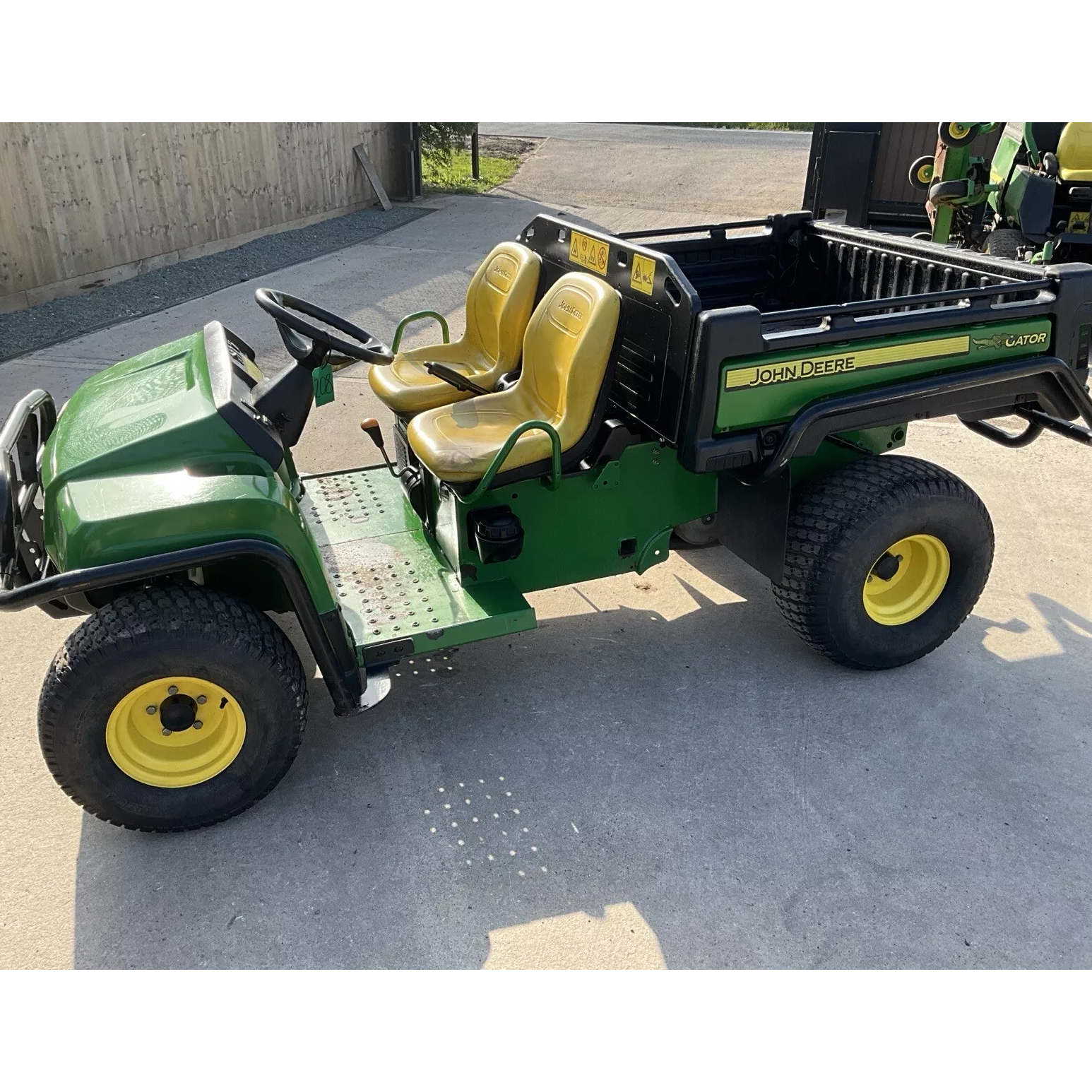 2016 JOHN DEERE 4X2 PETROL GATOR