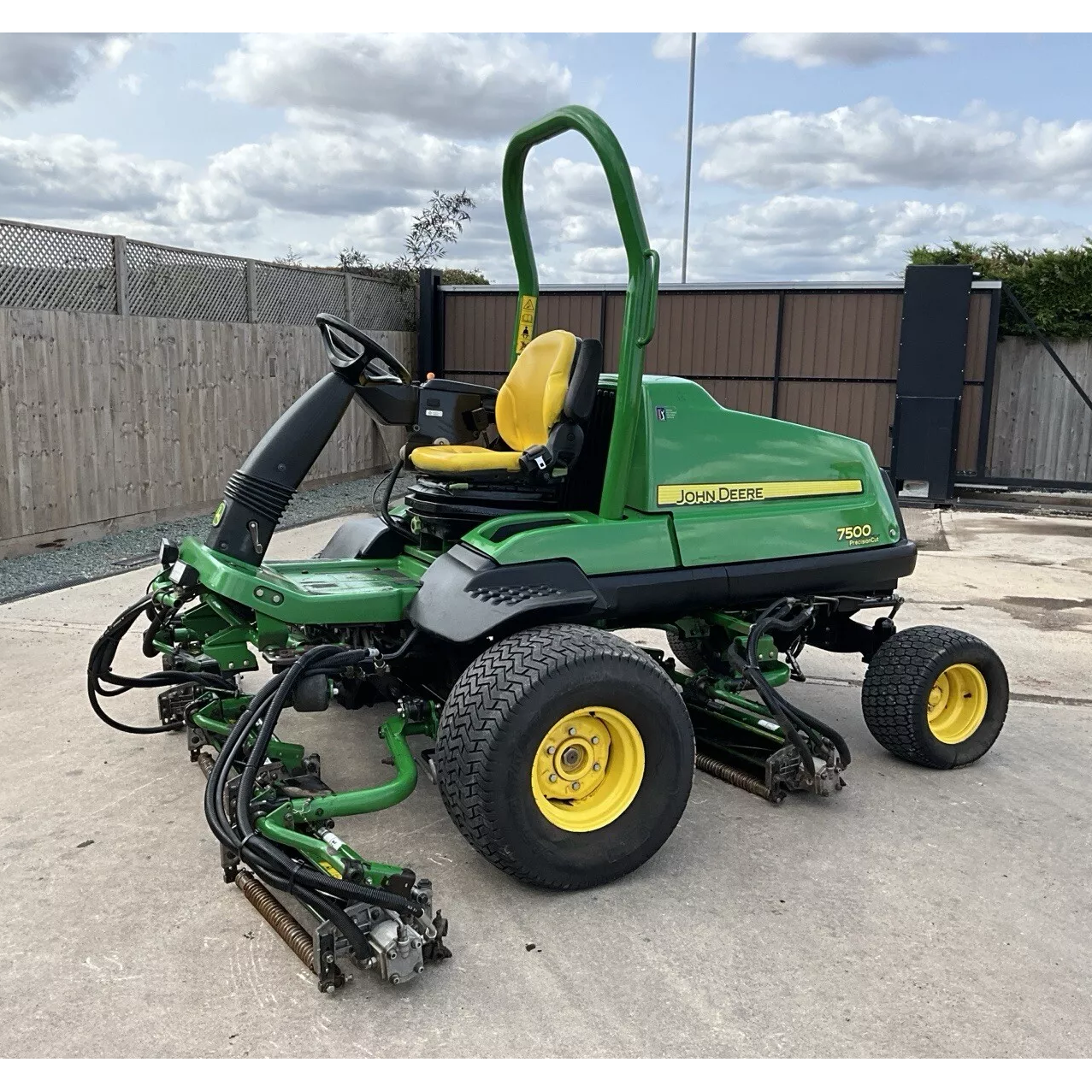 2016 JOHN DEERE 7500A 5 GANG FAIRWAY CYLINDER RIDE ON LAWN MOWER