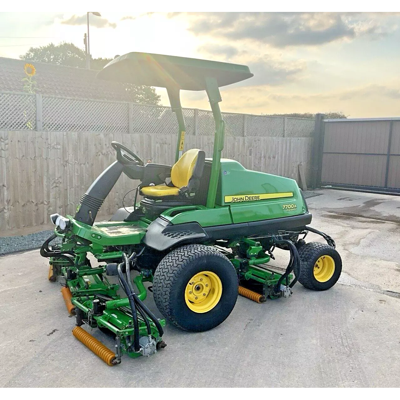 2016 JOHN DEERE 7700A 5 GANG FAIRWAY CYLINDER RIDE ON LAWN MOWER