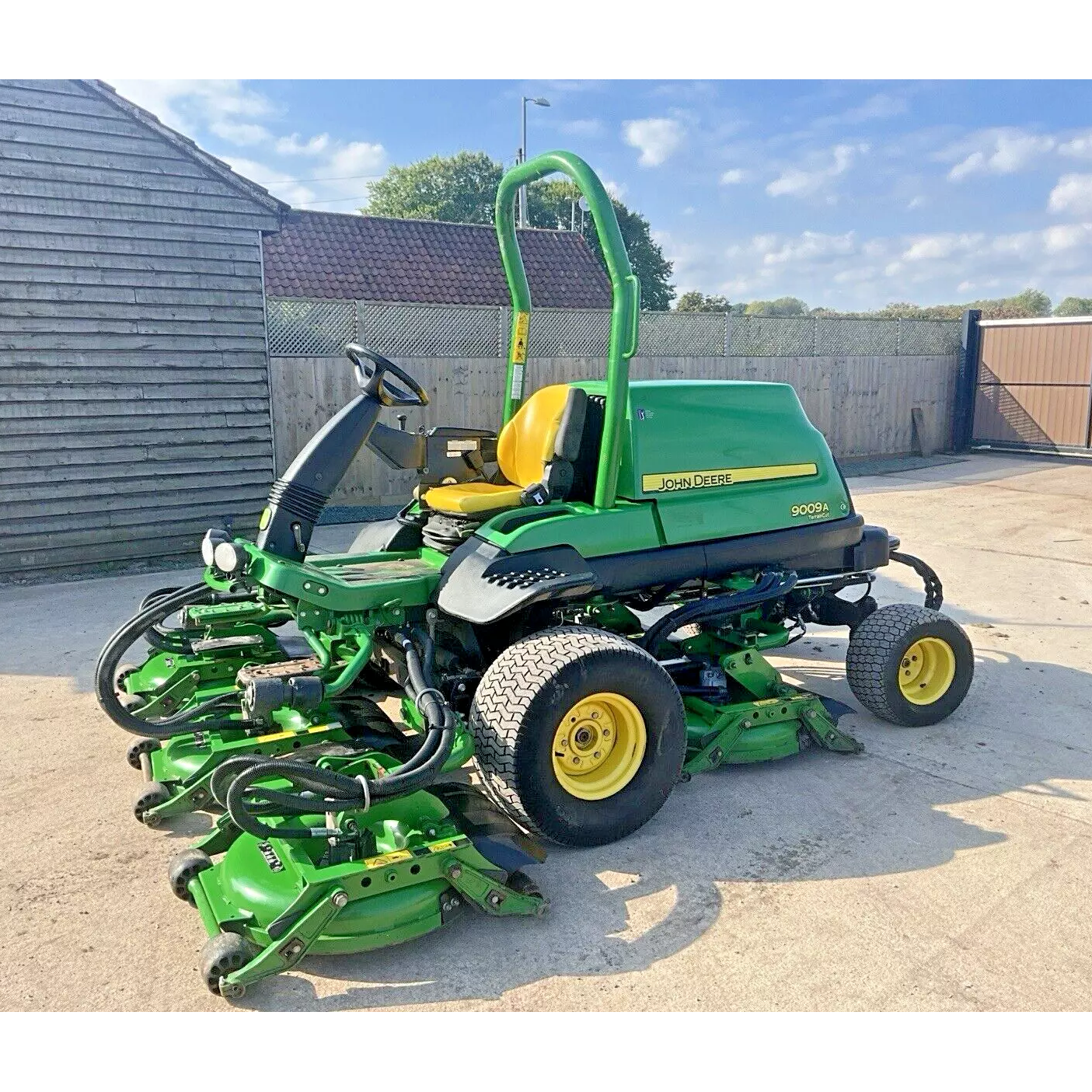 2016 JOHN DEERE 9009A 5 GANG POD WIDE AREA RIDE ON LAWN MOWER