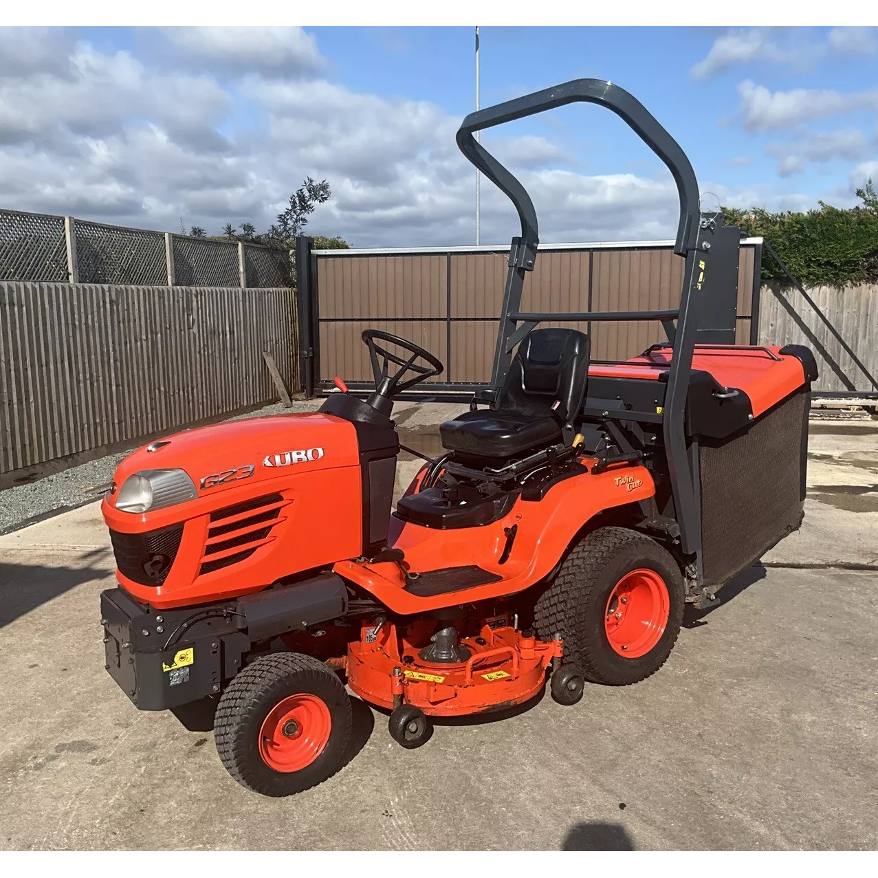 2016 KUBOTA G23 DIESEL RIDE ON LAWN MOWER