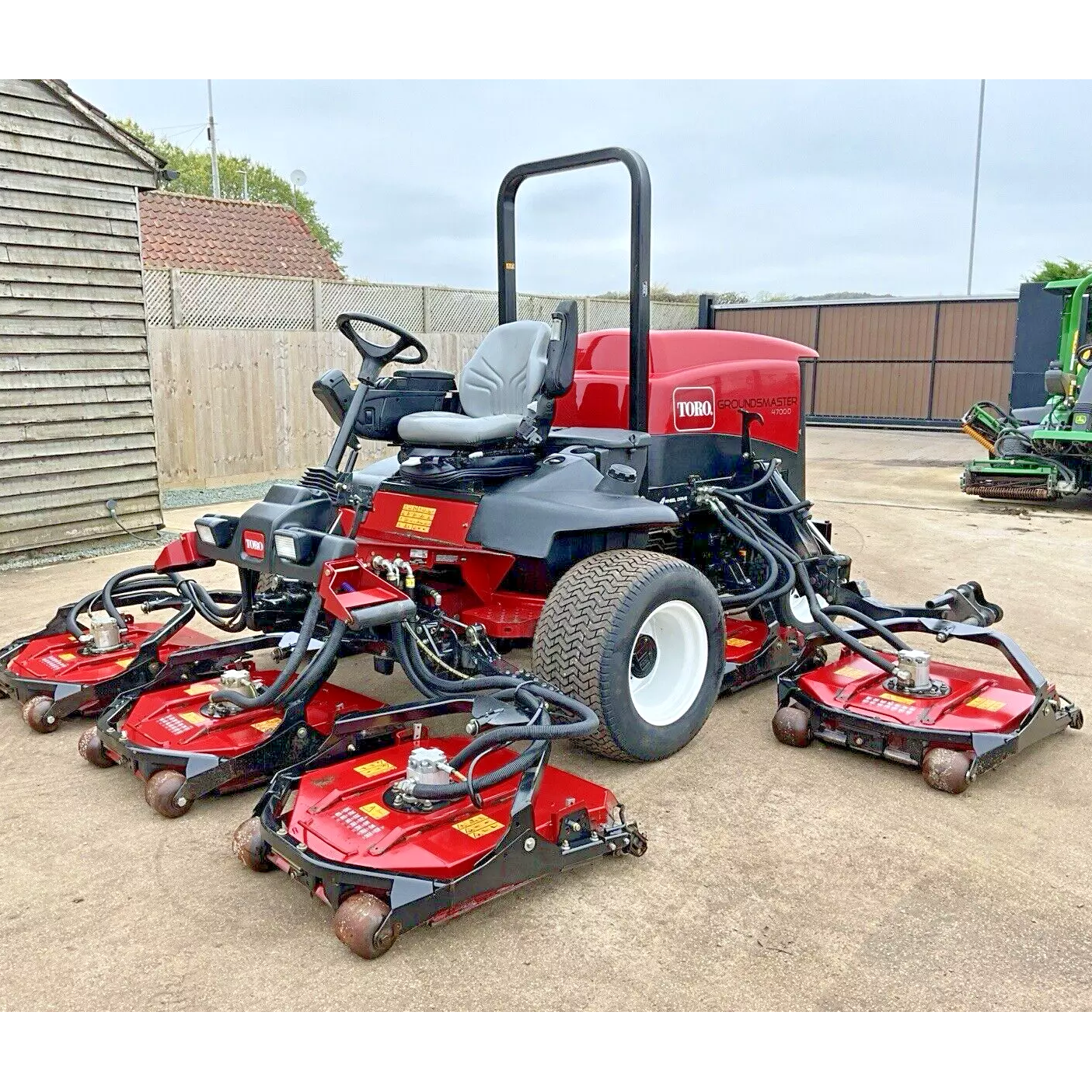 2016 TORO GROUNDMASTER 4700-D 5 GANG POD RIDE ON LAWN MOWER