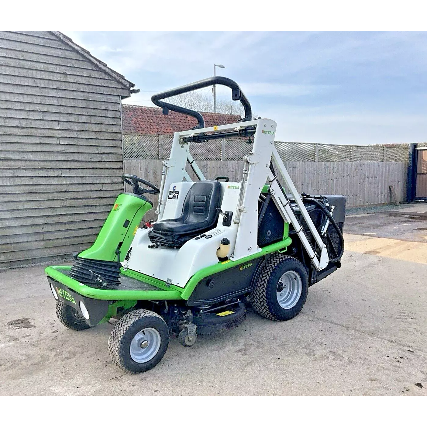 2017 ETESIA H124D HIGH TIP DIESEL RIDE ON LAWN MOWER