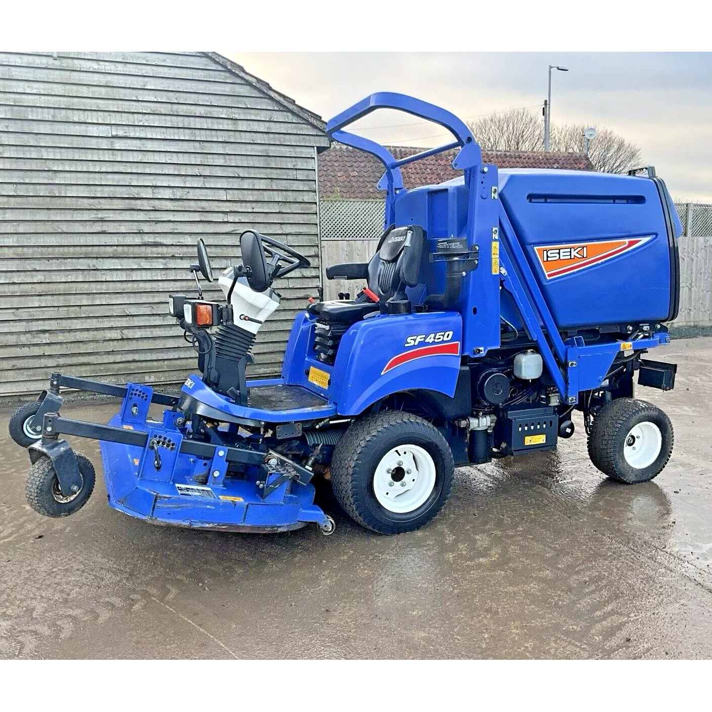 2017 ISEKI SF450 OUTFRONT DIESEL HIGH TIP RIDE ON LAWN MOWER