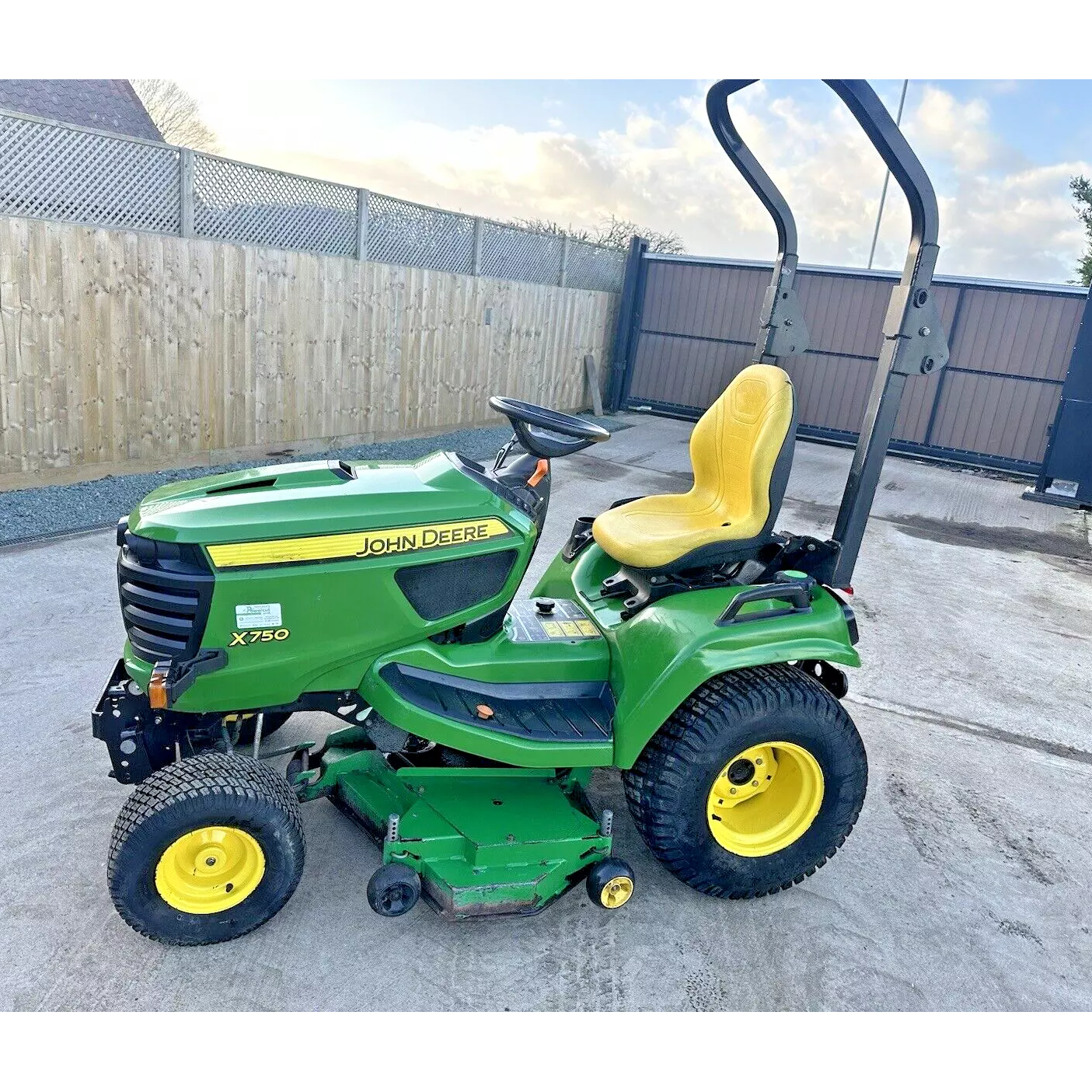 2017 JOHN DEERE X750 DIESEL RIDE ON LAWN MOWER