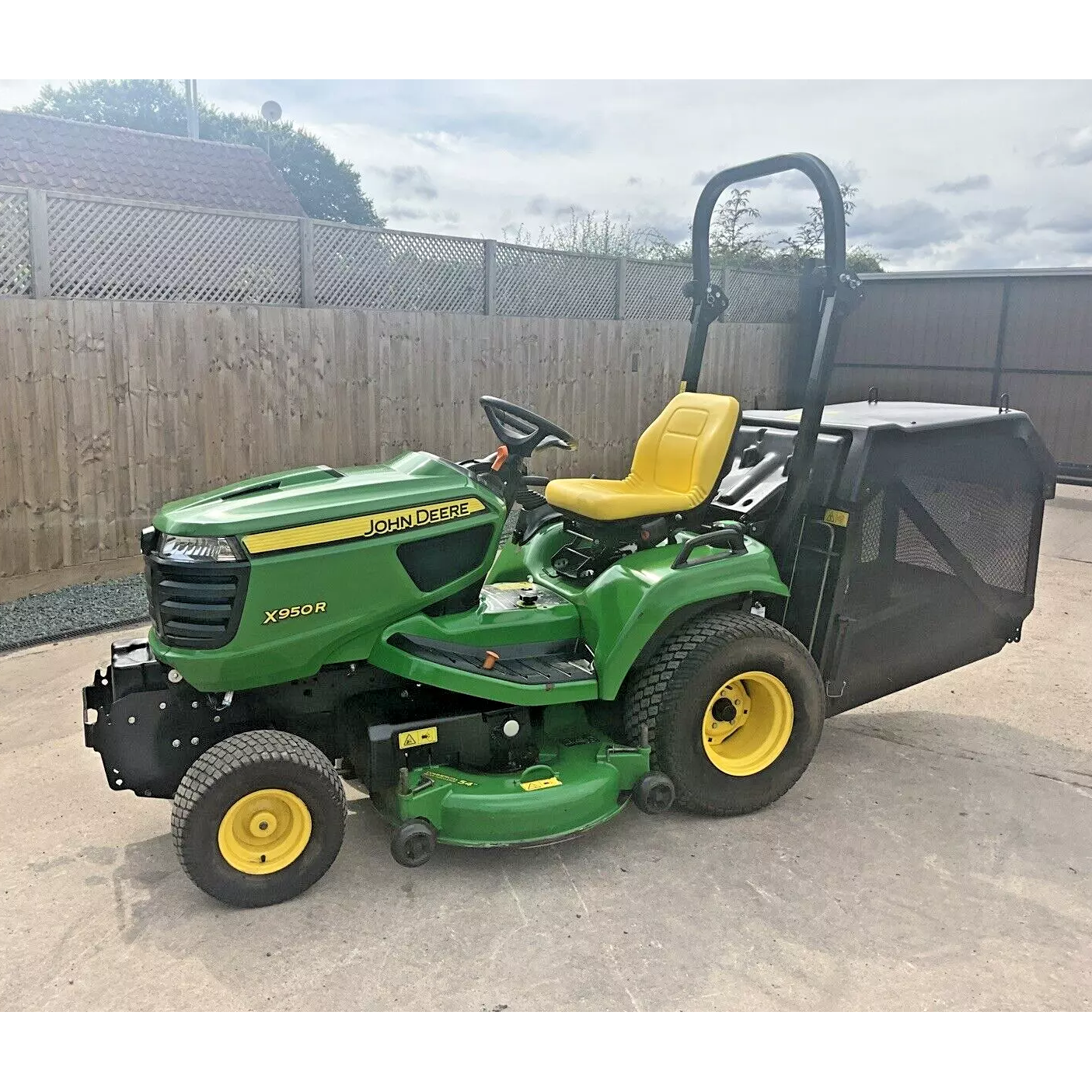 2017 JOHN DEERE X950R DIESEL RIDE ON LAWN MOWER