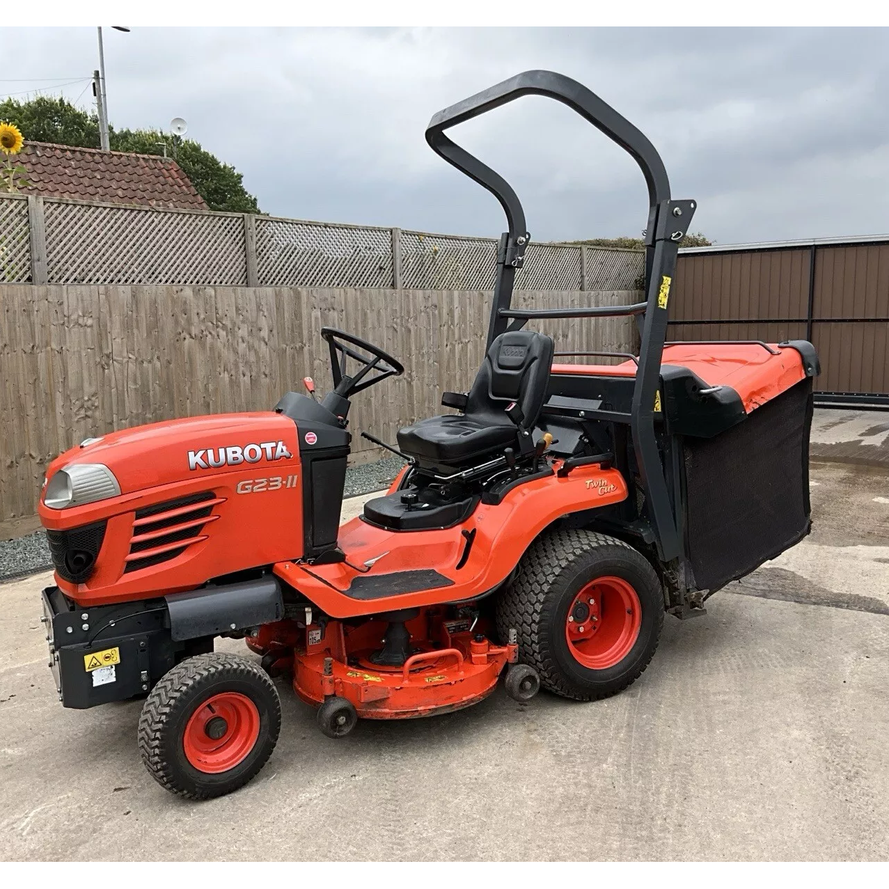 2017 KUBOTA G23 DIESEL RIDE ON LAWN MOWER